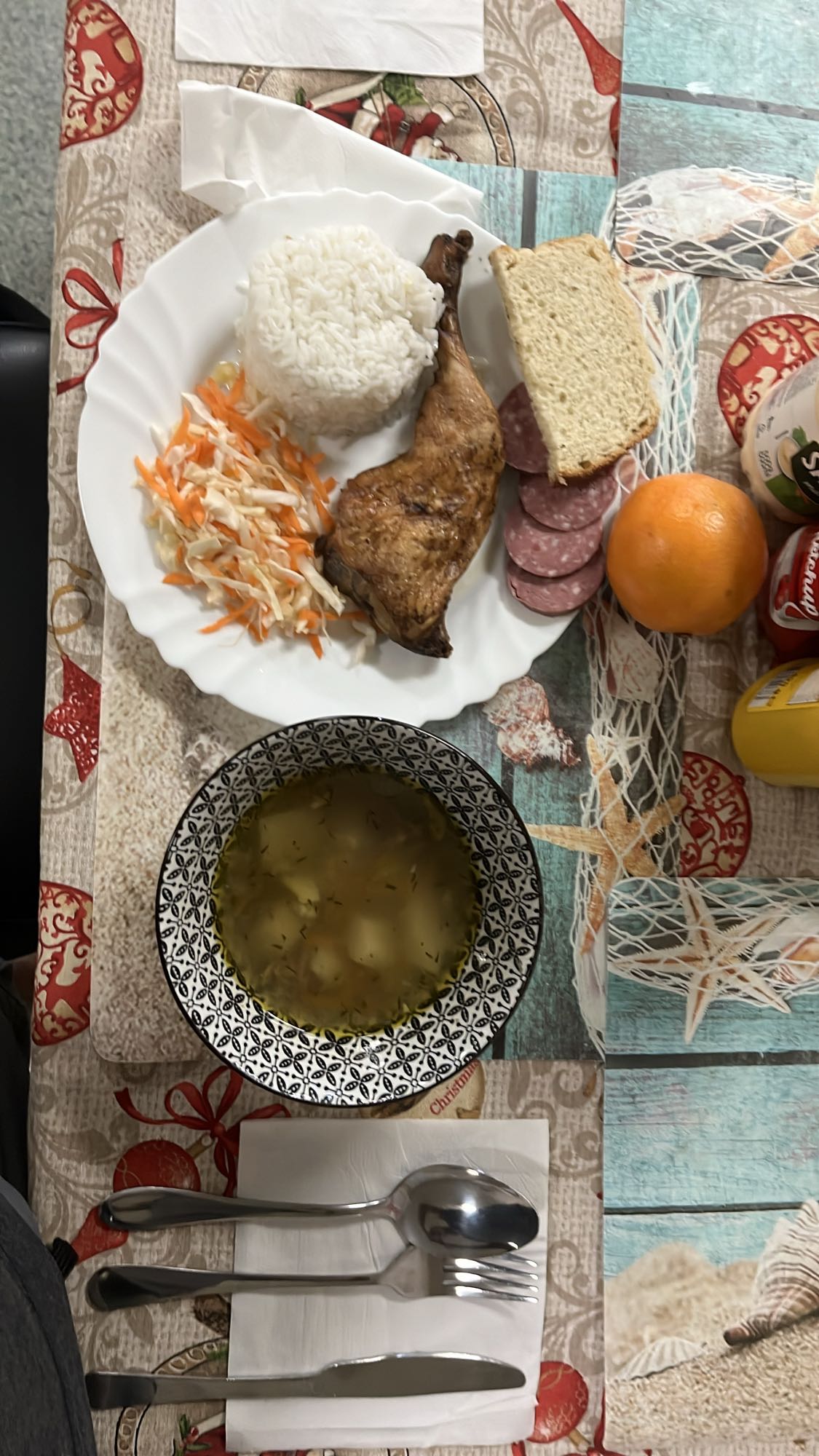 Обед с курицей и супом