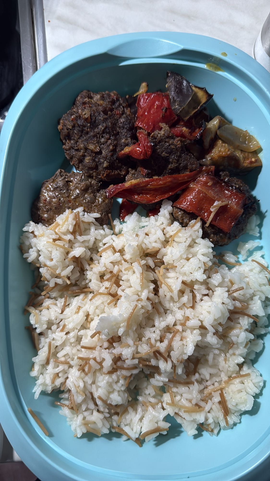 Köfte ve Şehriyeli Pilav