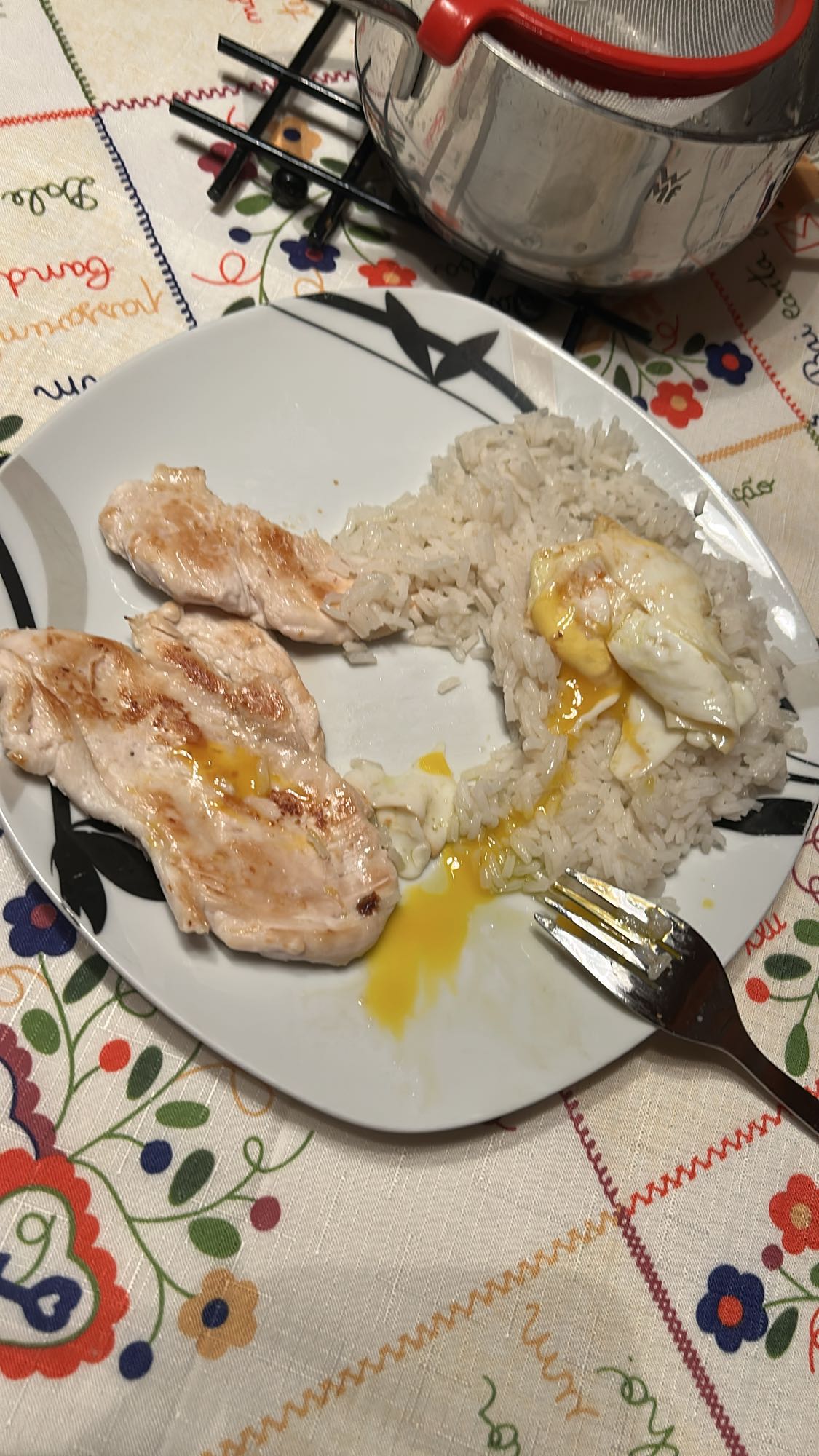 Hänchen mit Reis und Ei