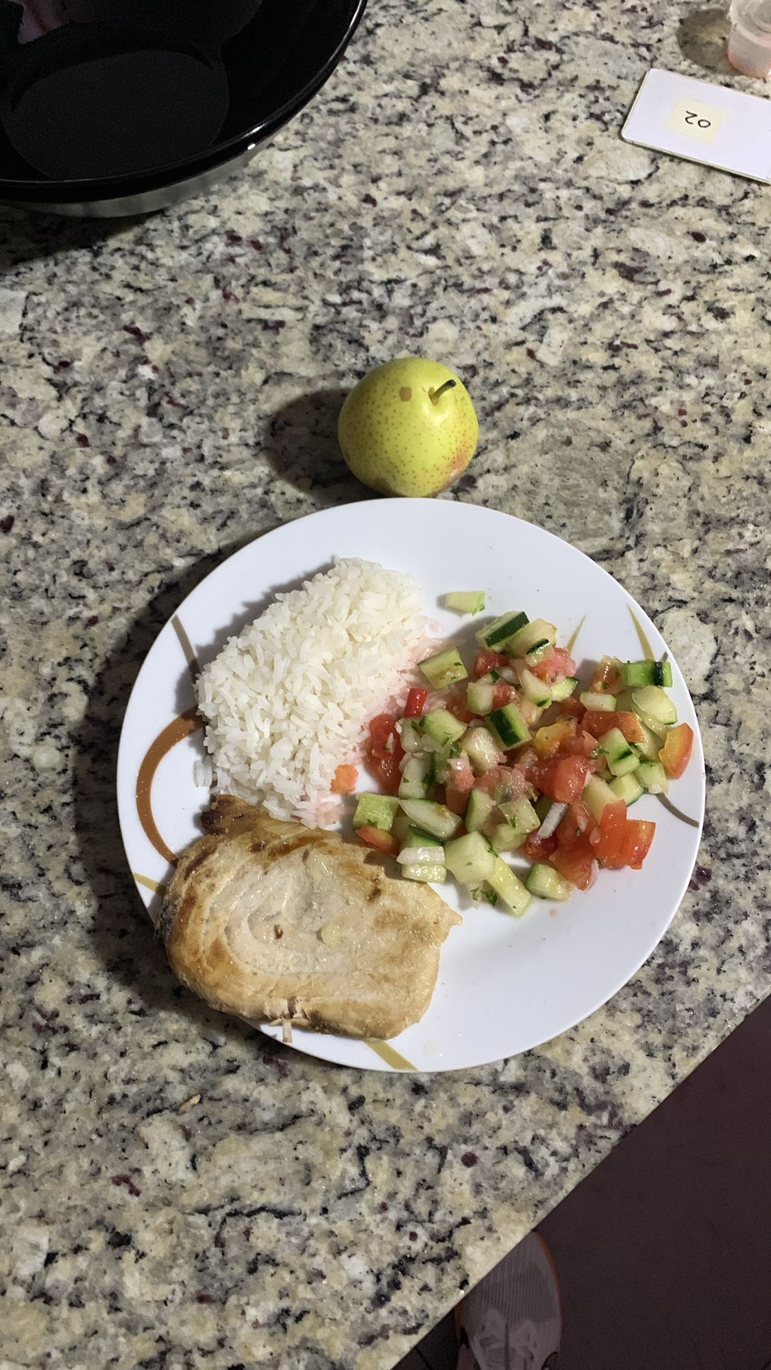 Pescado con arroz y ensalada