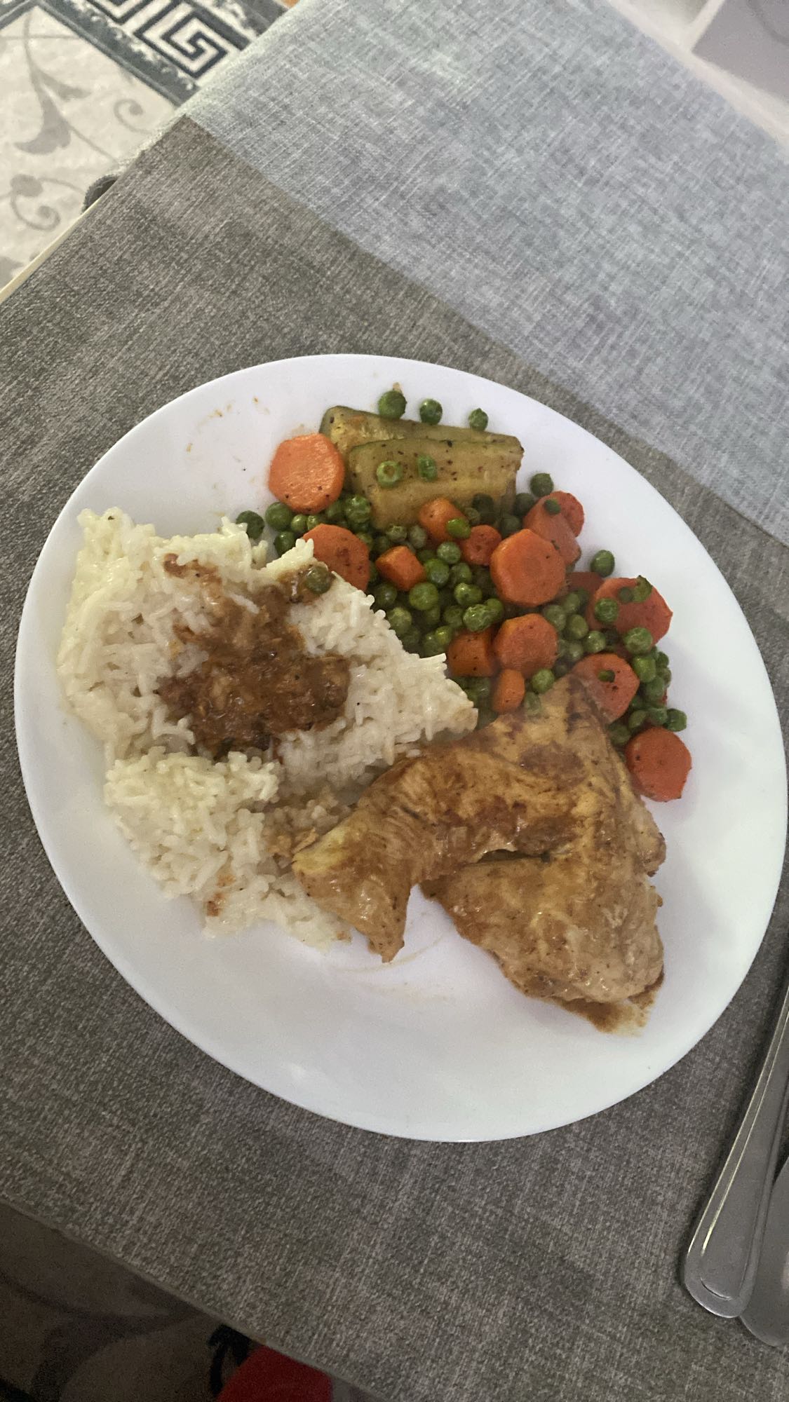 Poulet, riz et légumes