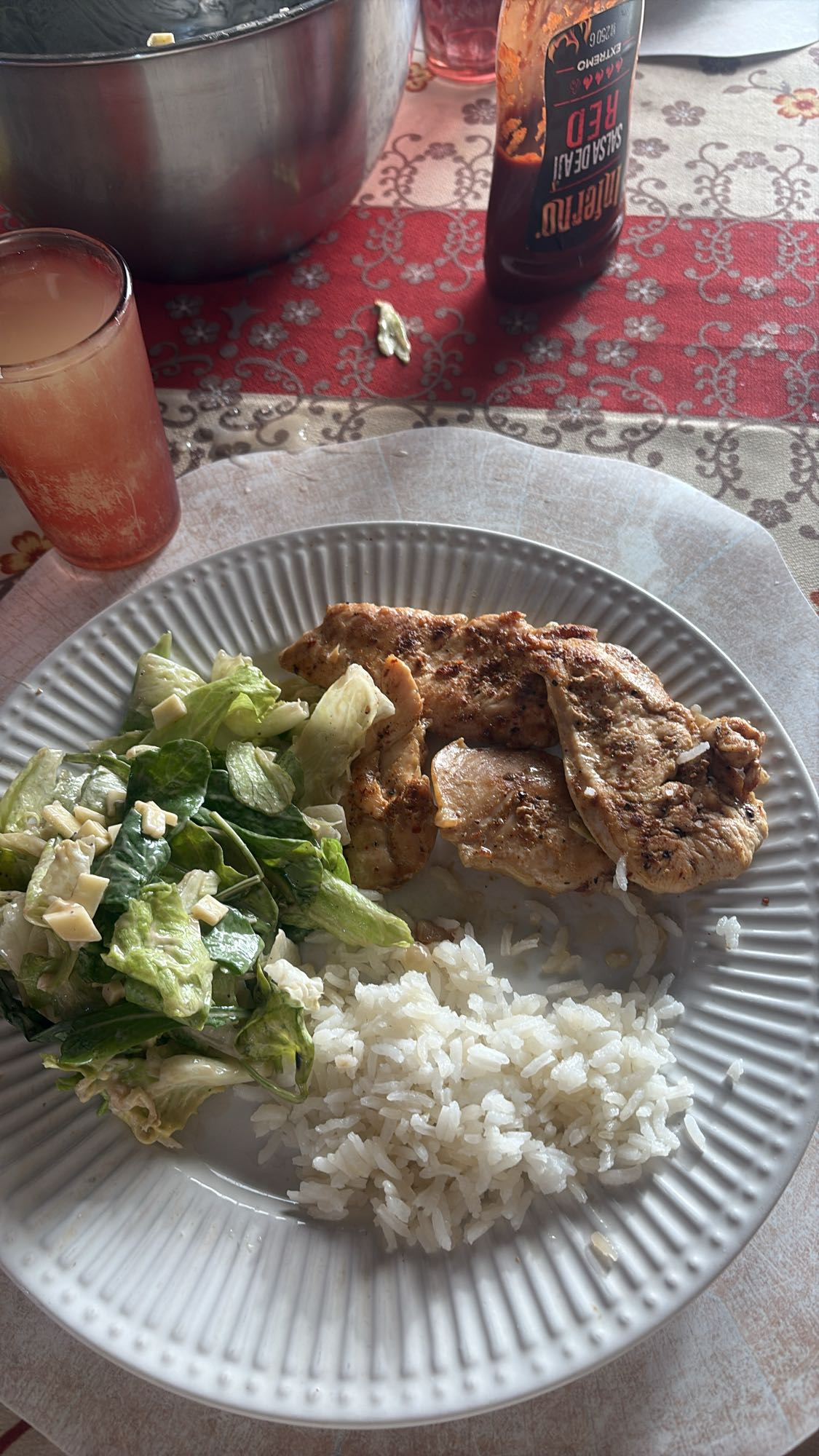 Pollo con arroz y ensalada