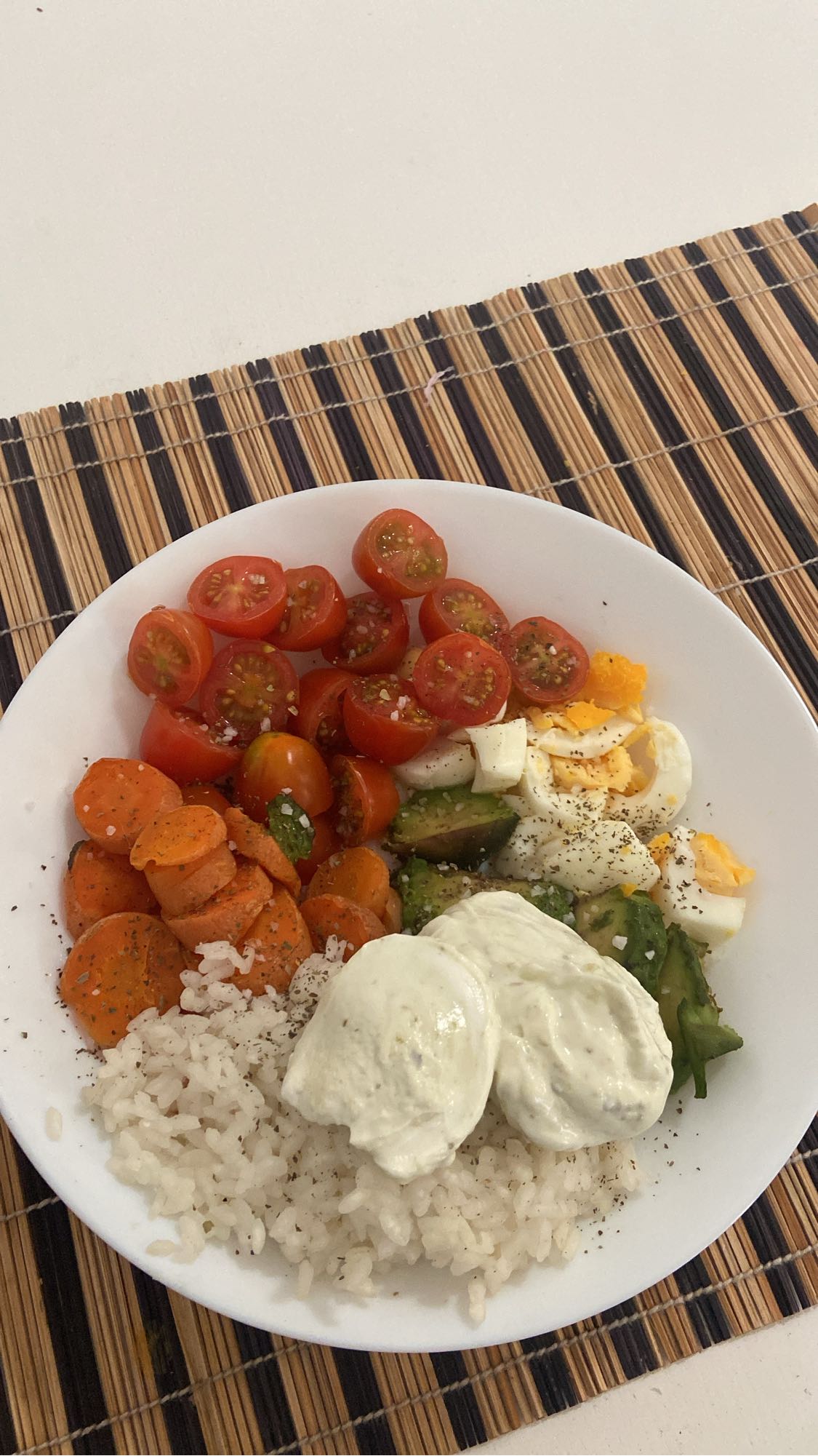 Ensalada con arroz y huevo