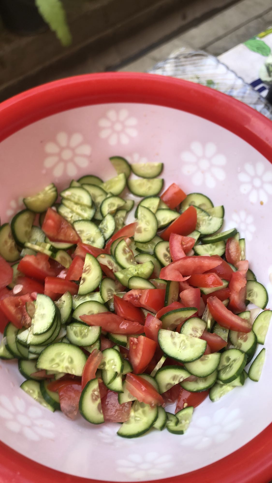 Салат из огурцов и томатов