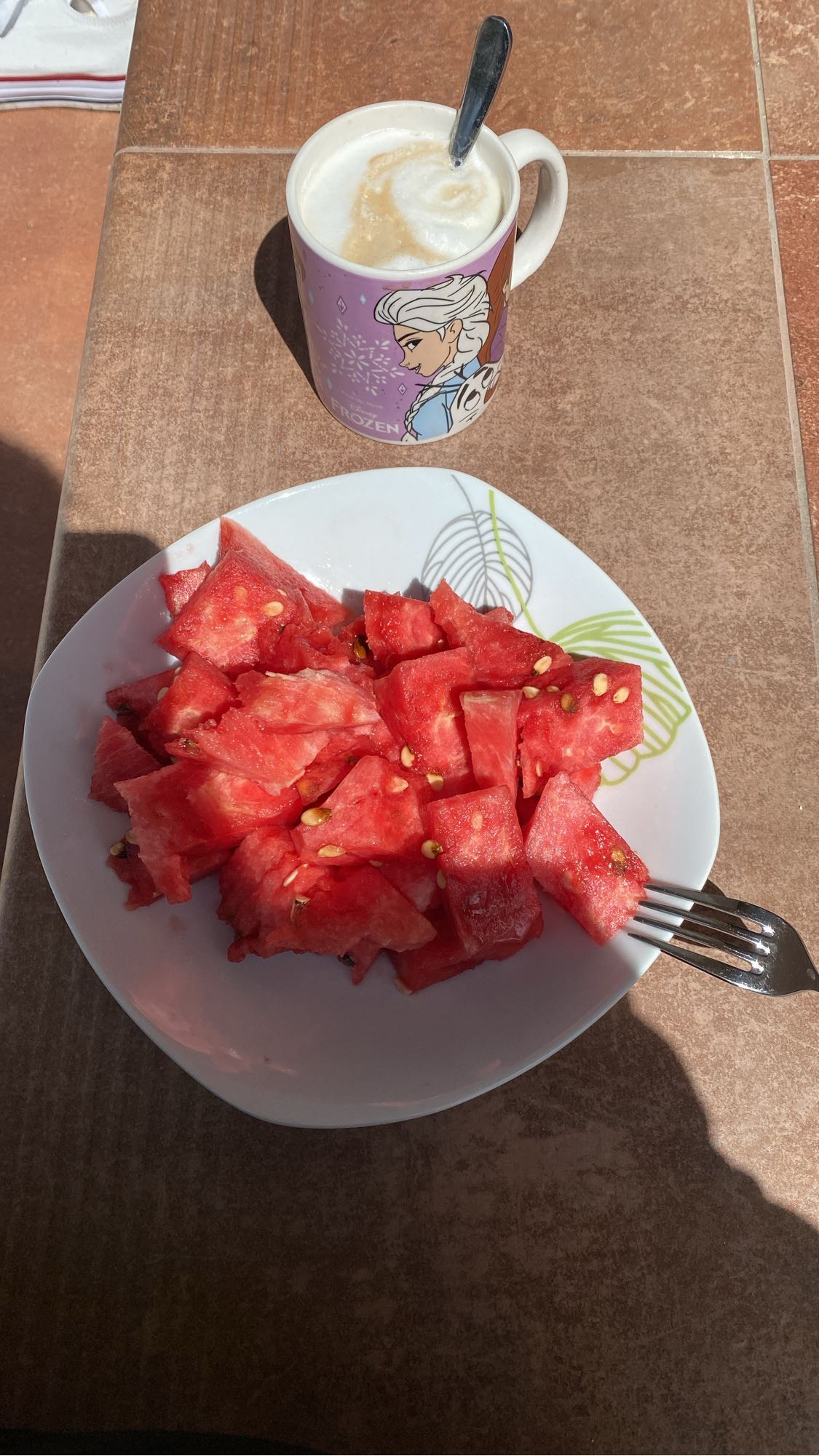 Pepene roșu și cafea cu lapte