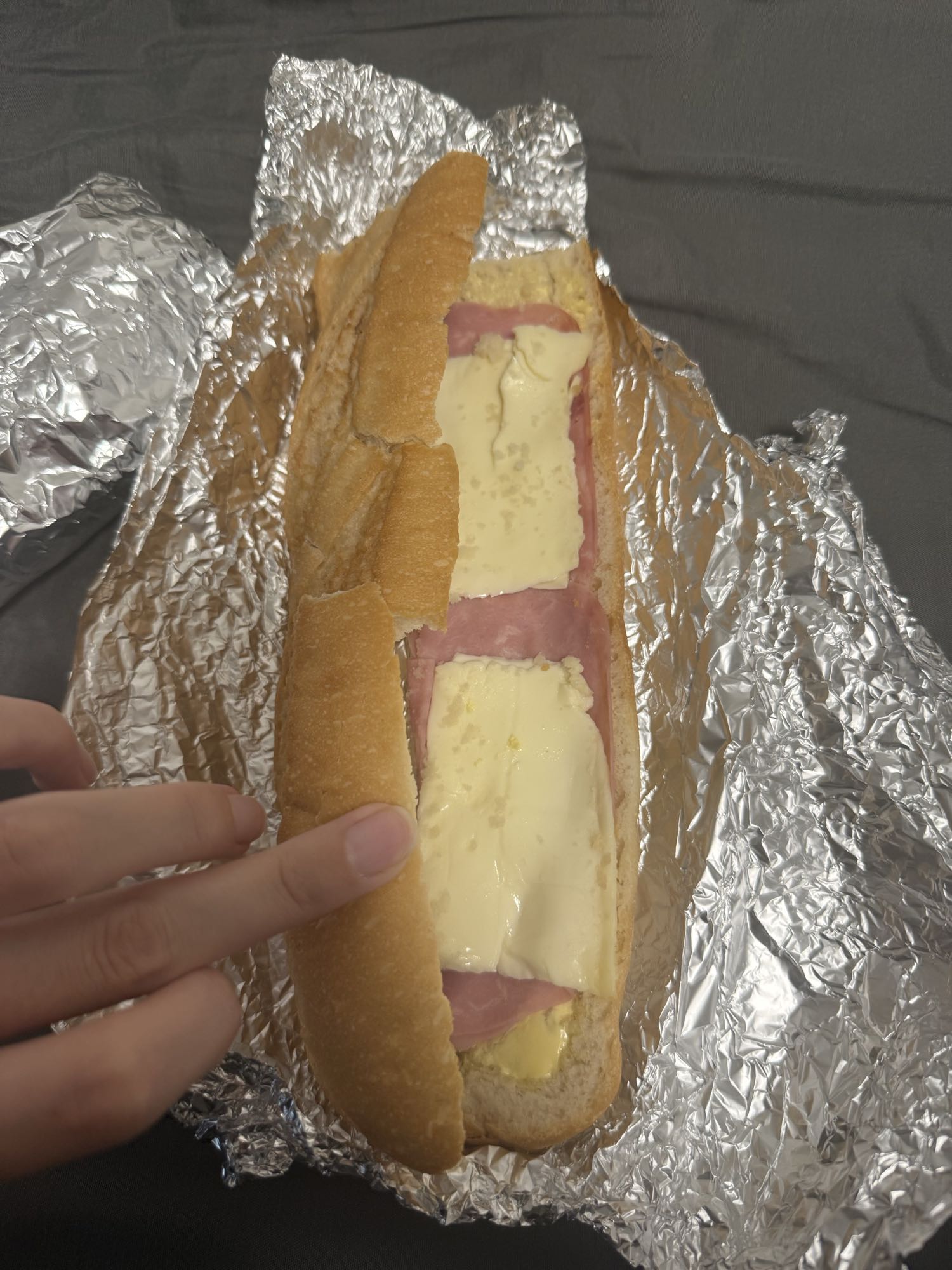 Sandwich mortadelle fromage