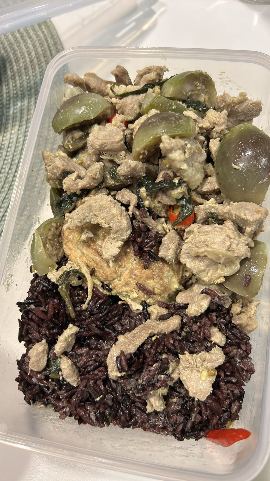 Svart ris med svinekjøtt