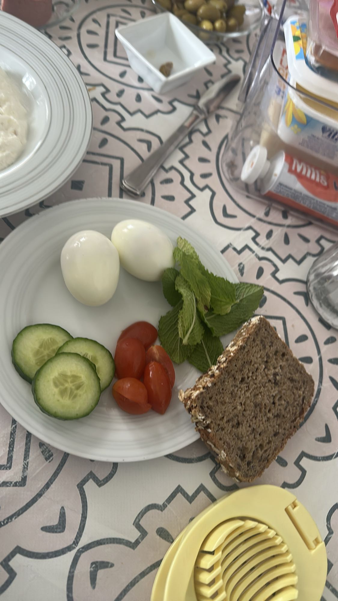 Frokost med egg og brød