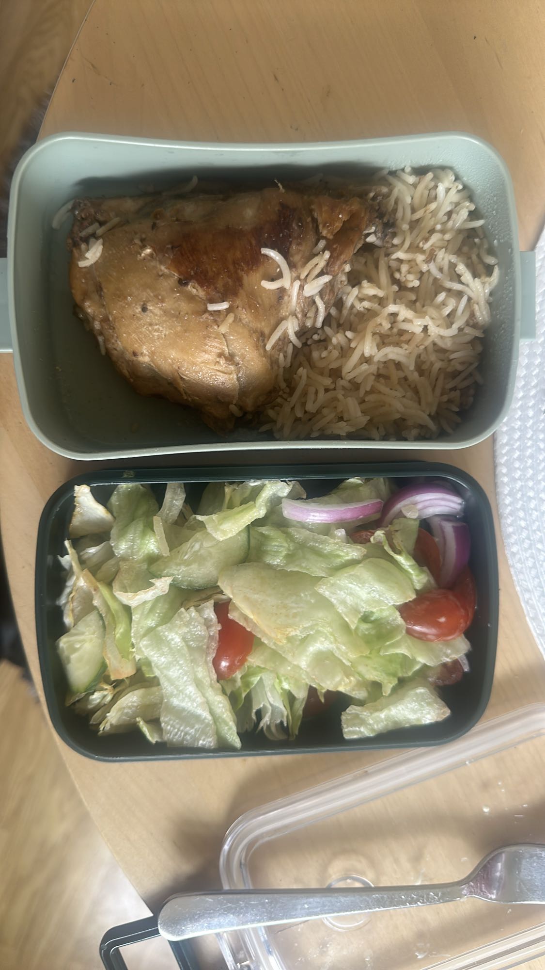 Kyckling med ris och sallad