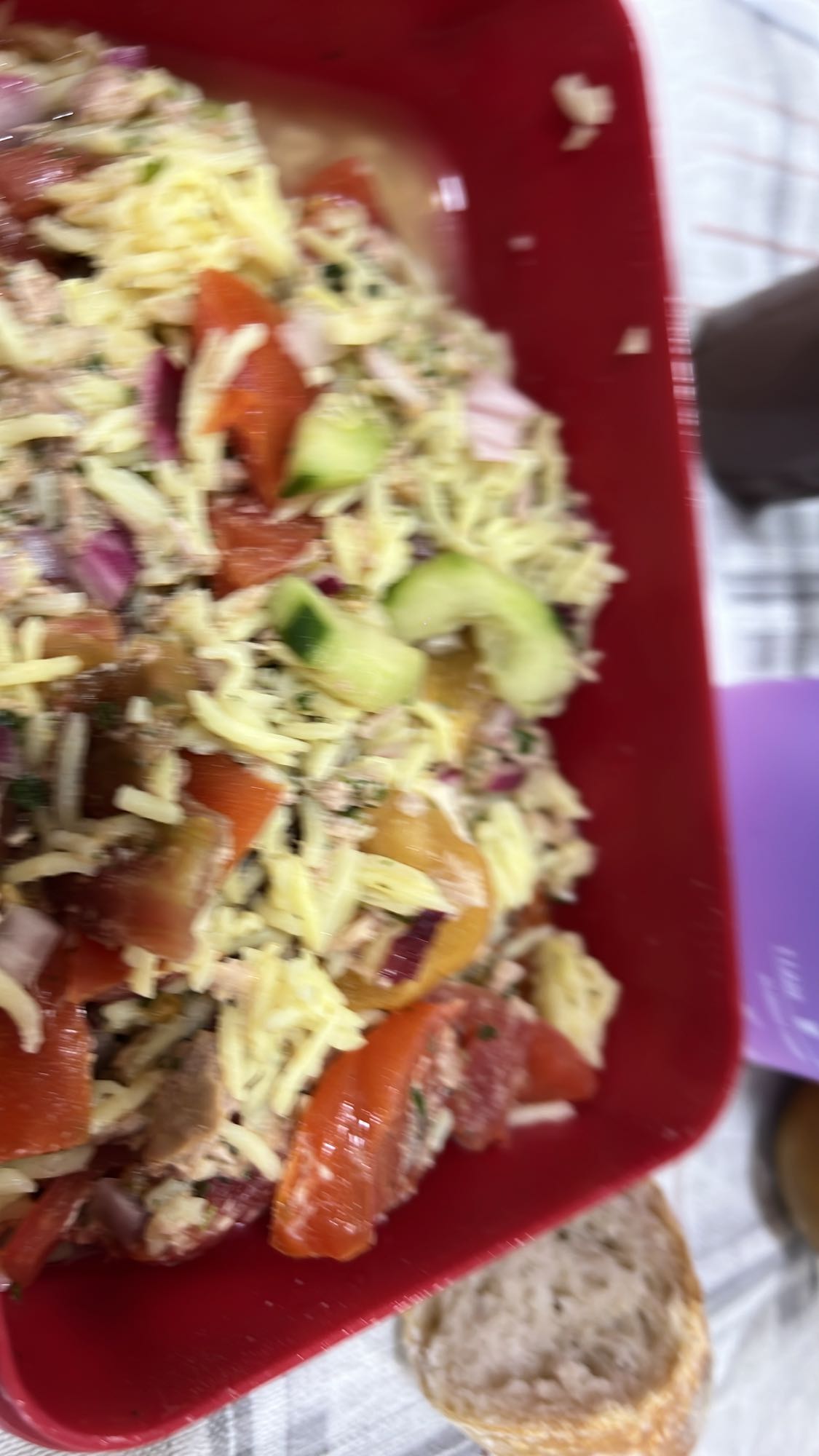 Salade thon fromage crudités