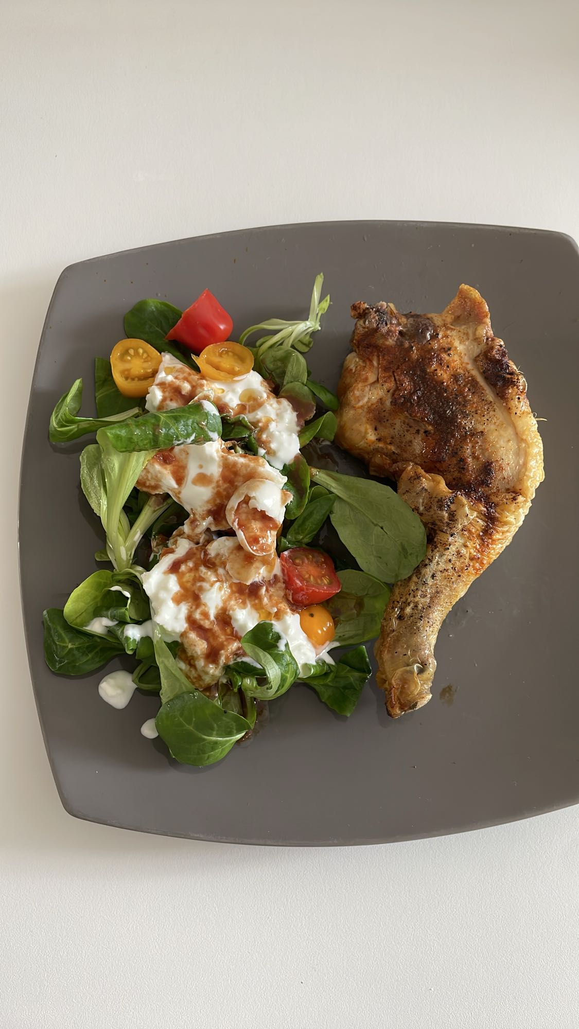 Poulet et salade fraîche