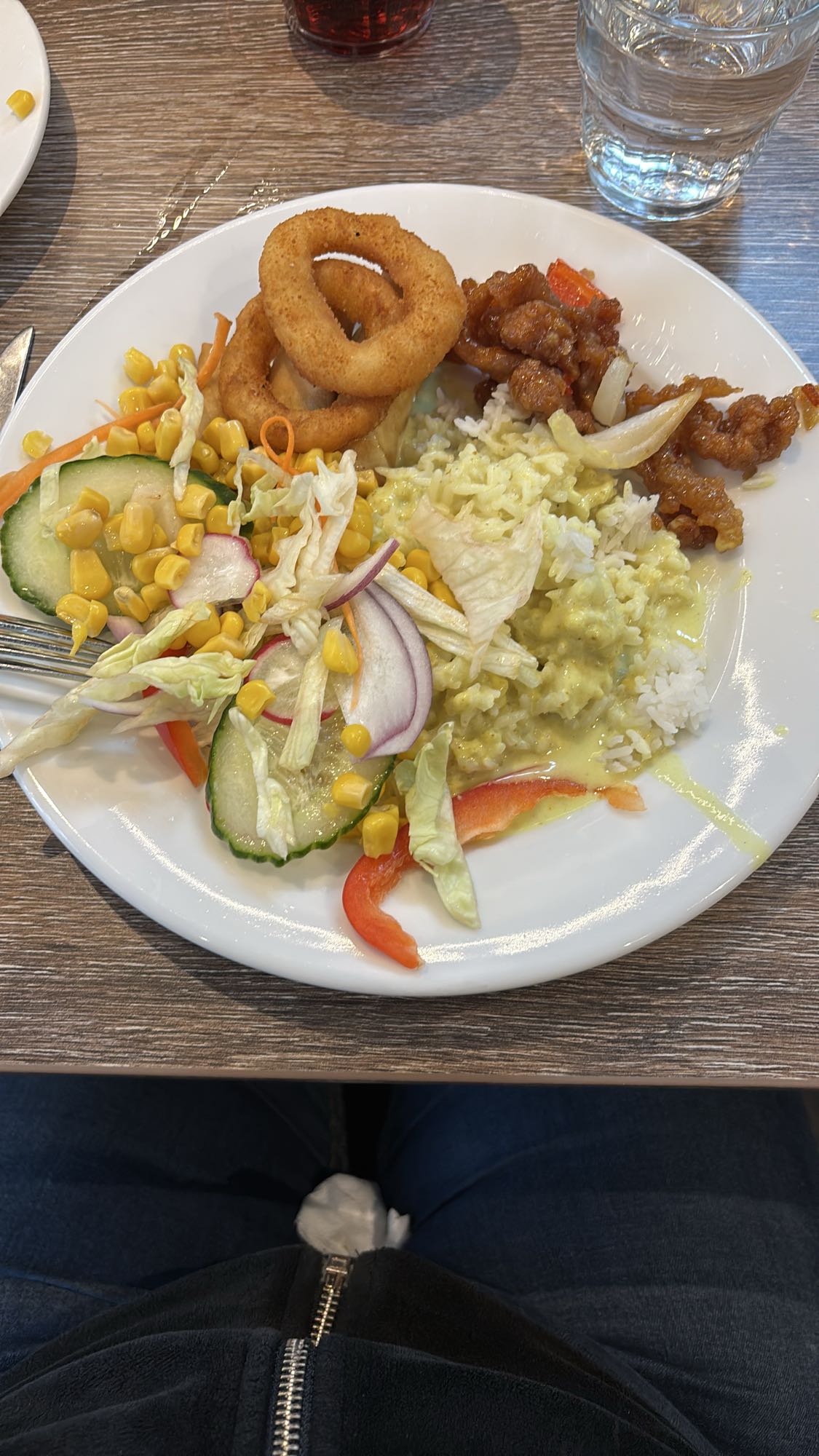 Ris med sallad och lök