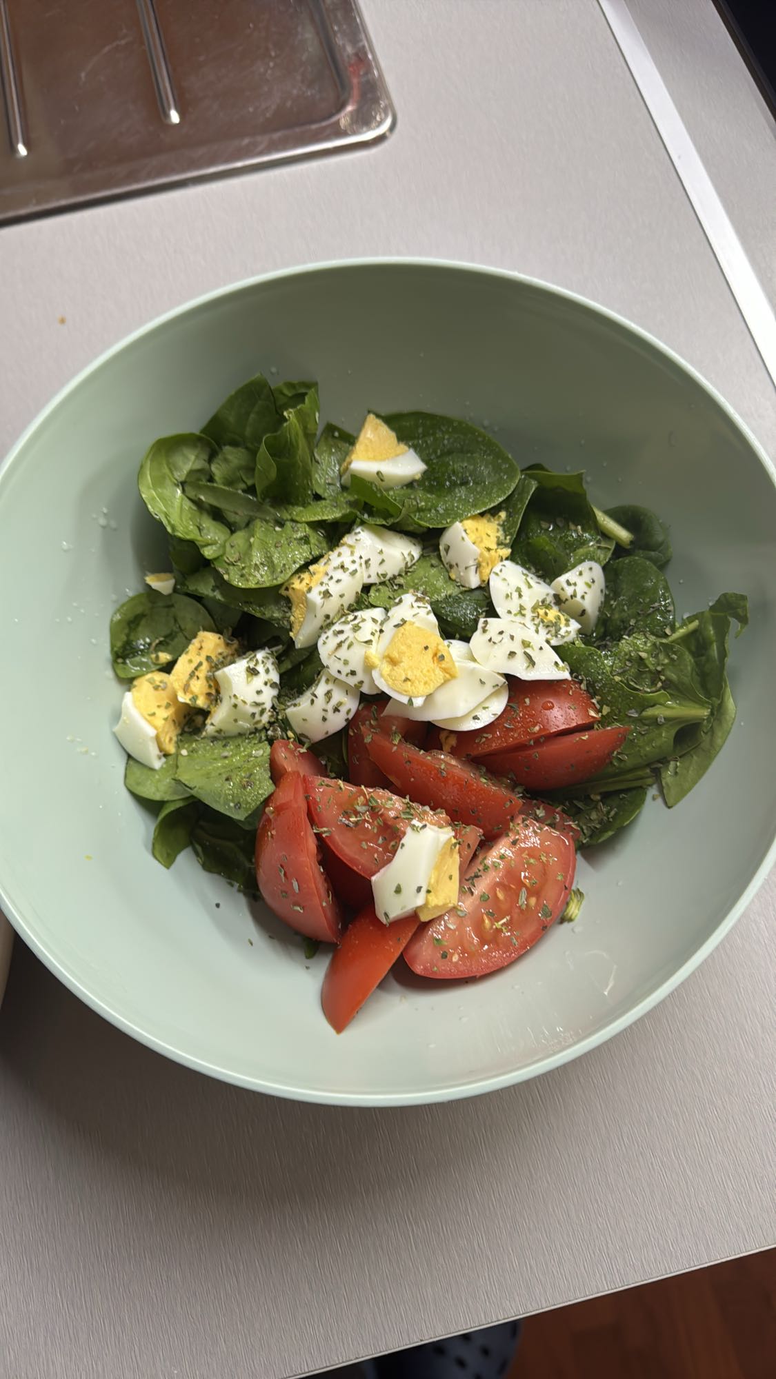 Ensalada de huevo y espinaca