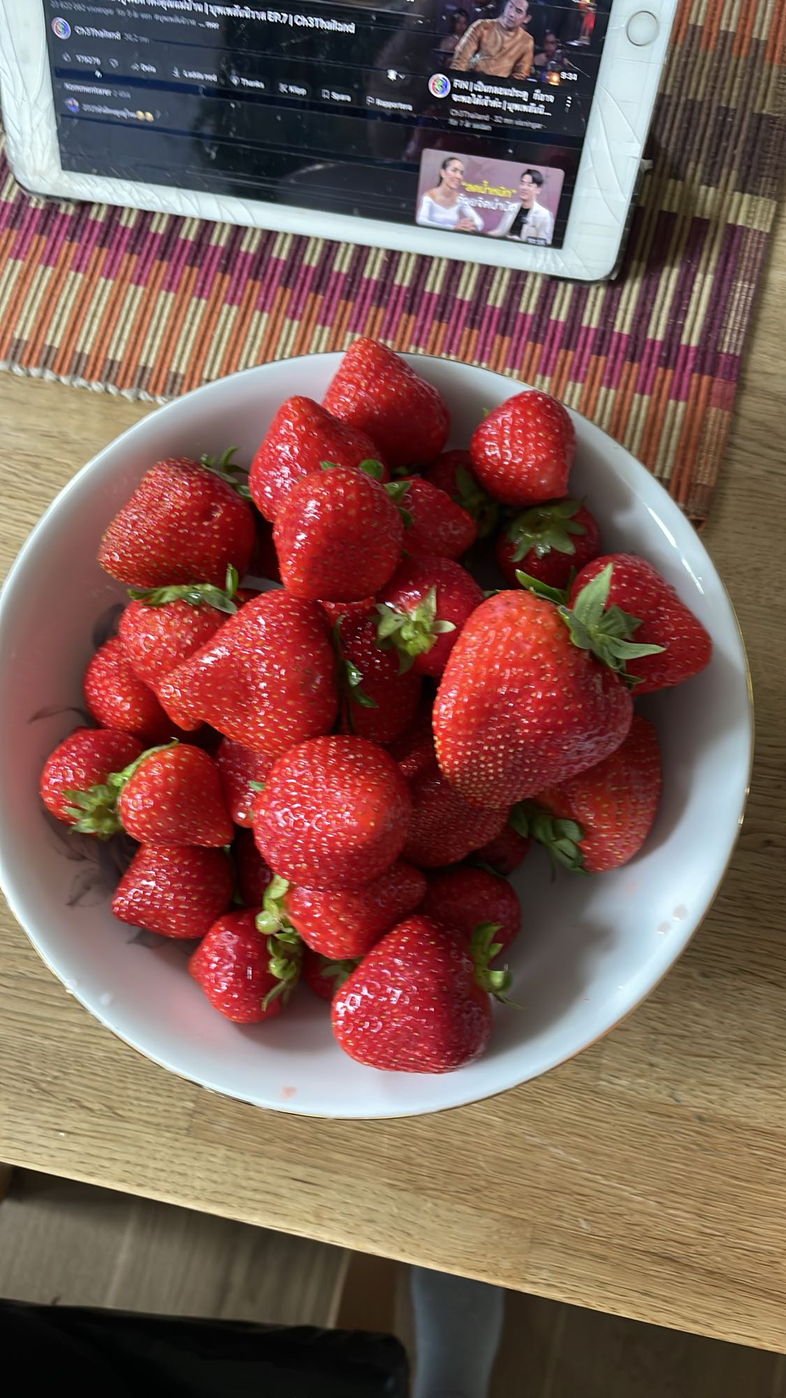 Skål med jordgubbar