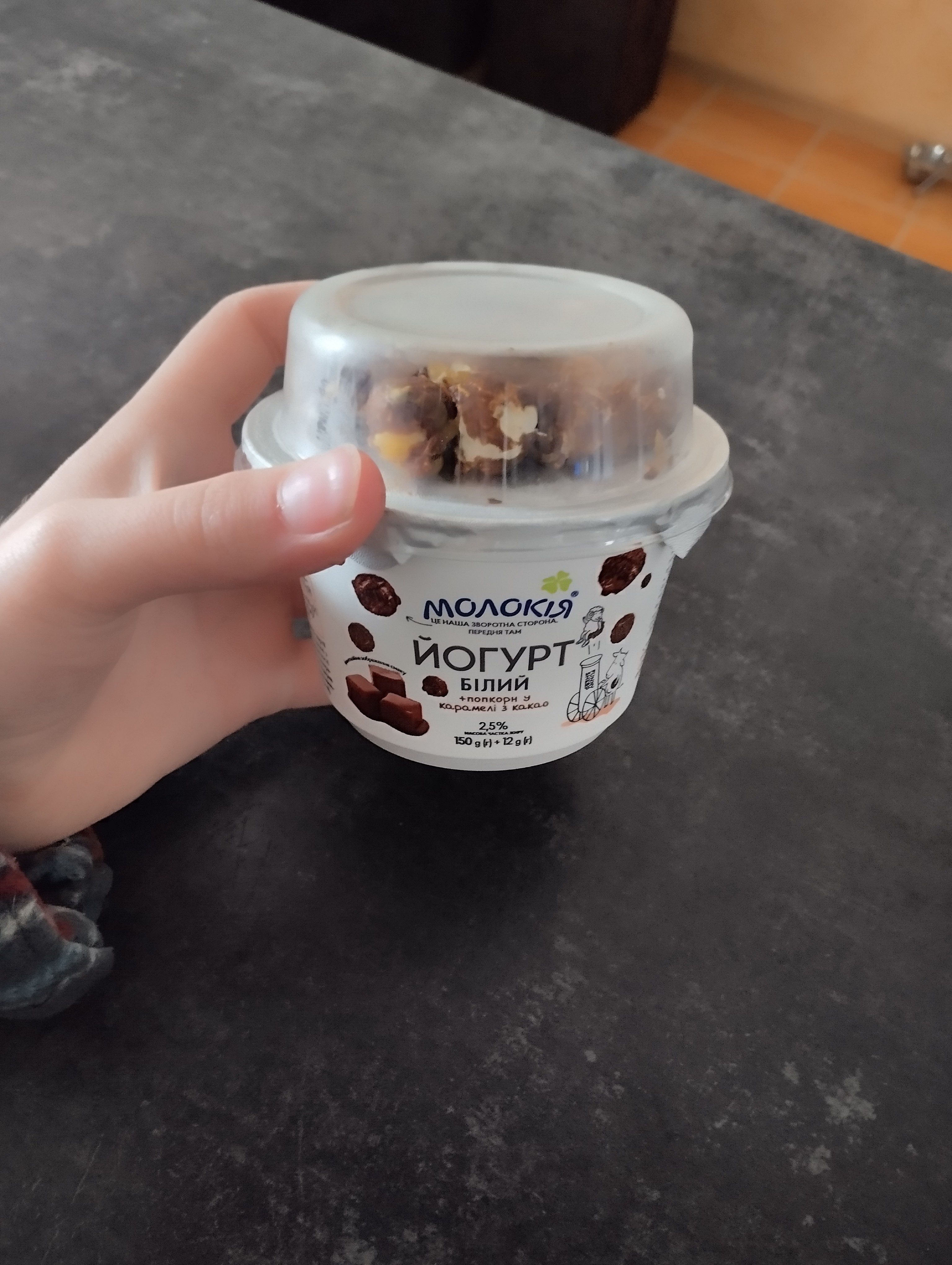 Yogurt with popcorn & chocolate