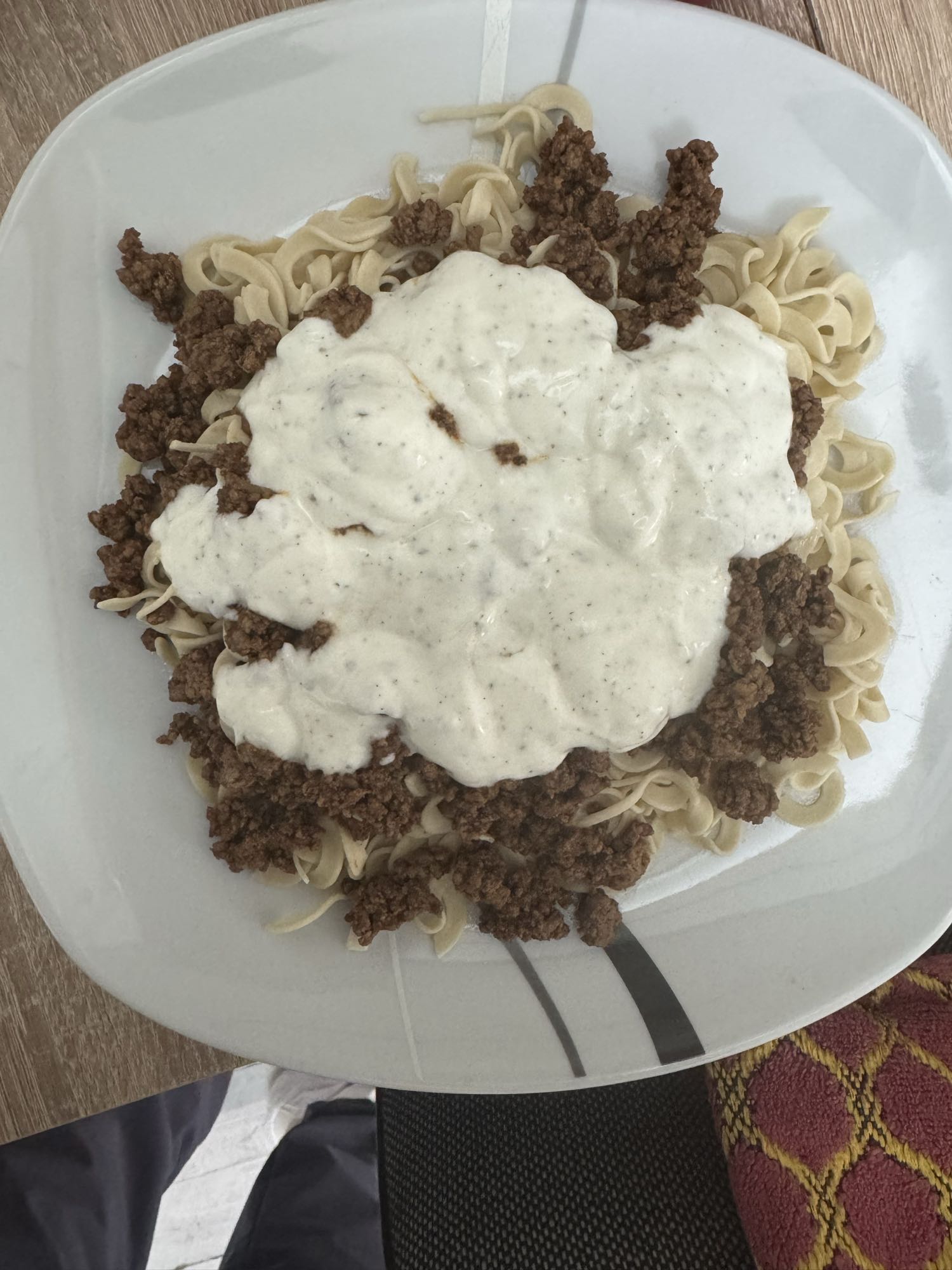 Low Carb High Protein Locken Spätzle mit Hackfleisch und Joghurtsoße