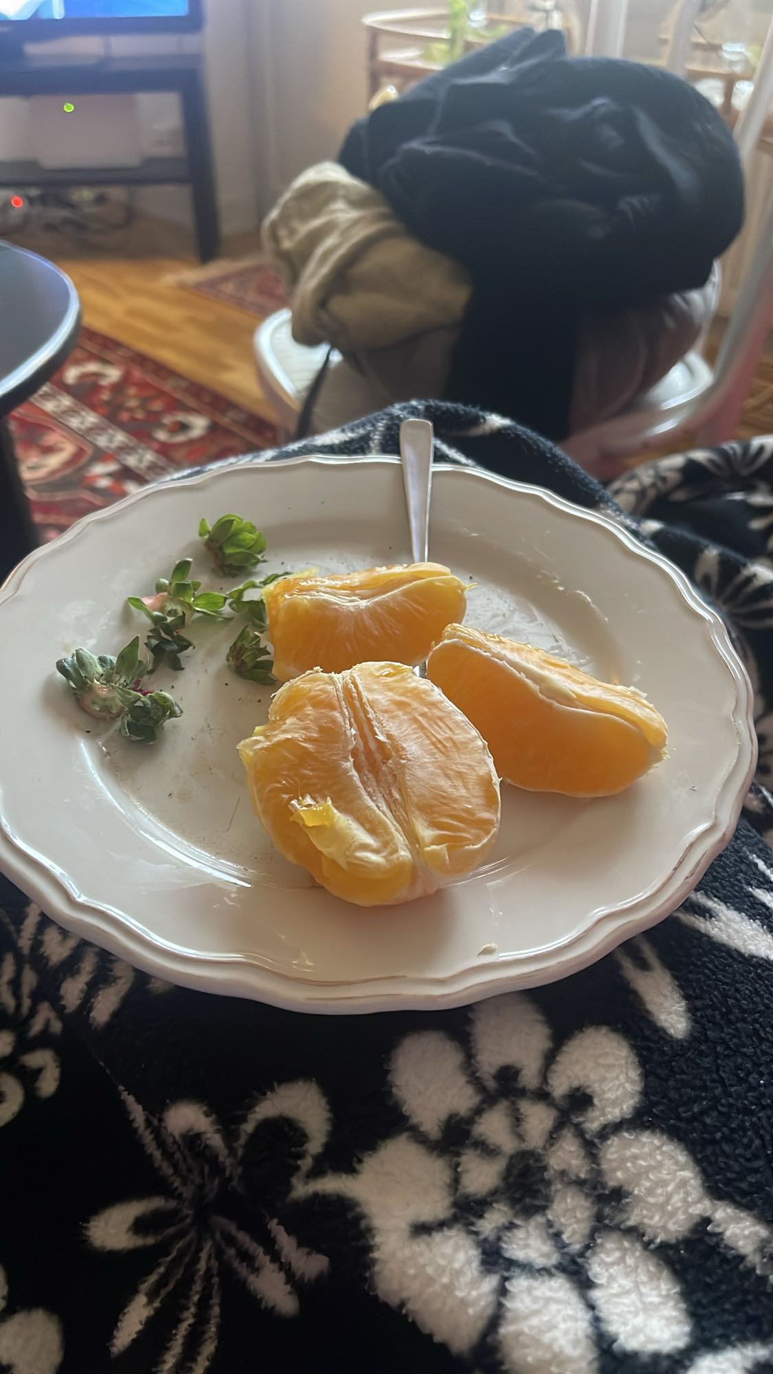 Apelsinklyftor med grönt