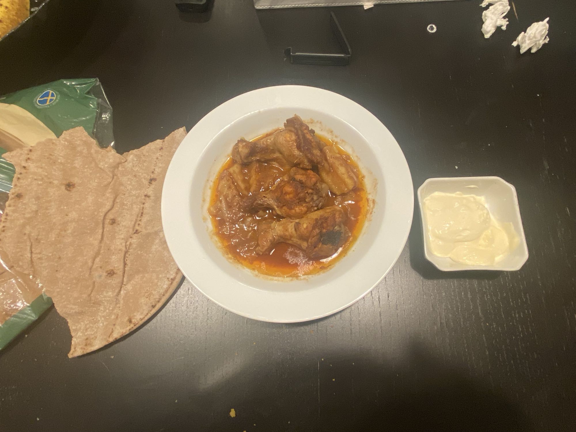 دجاج مع خبز وصلصة