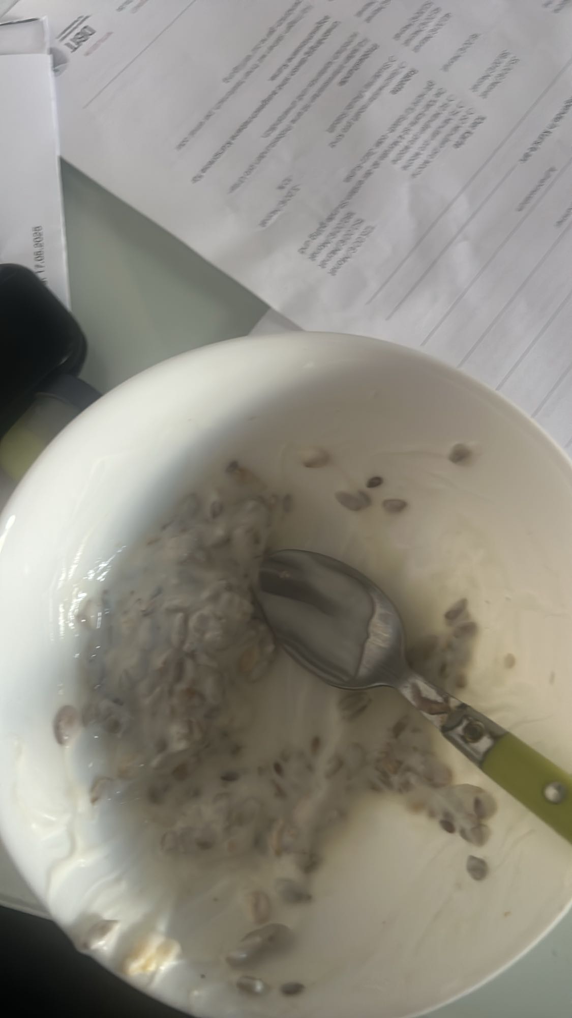 Yogurt with seeds