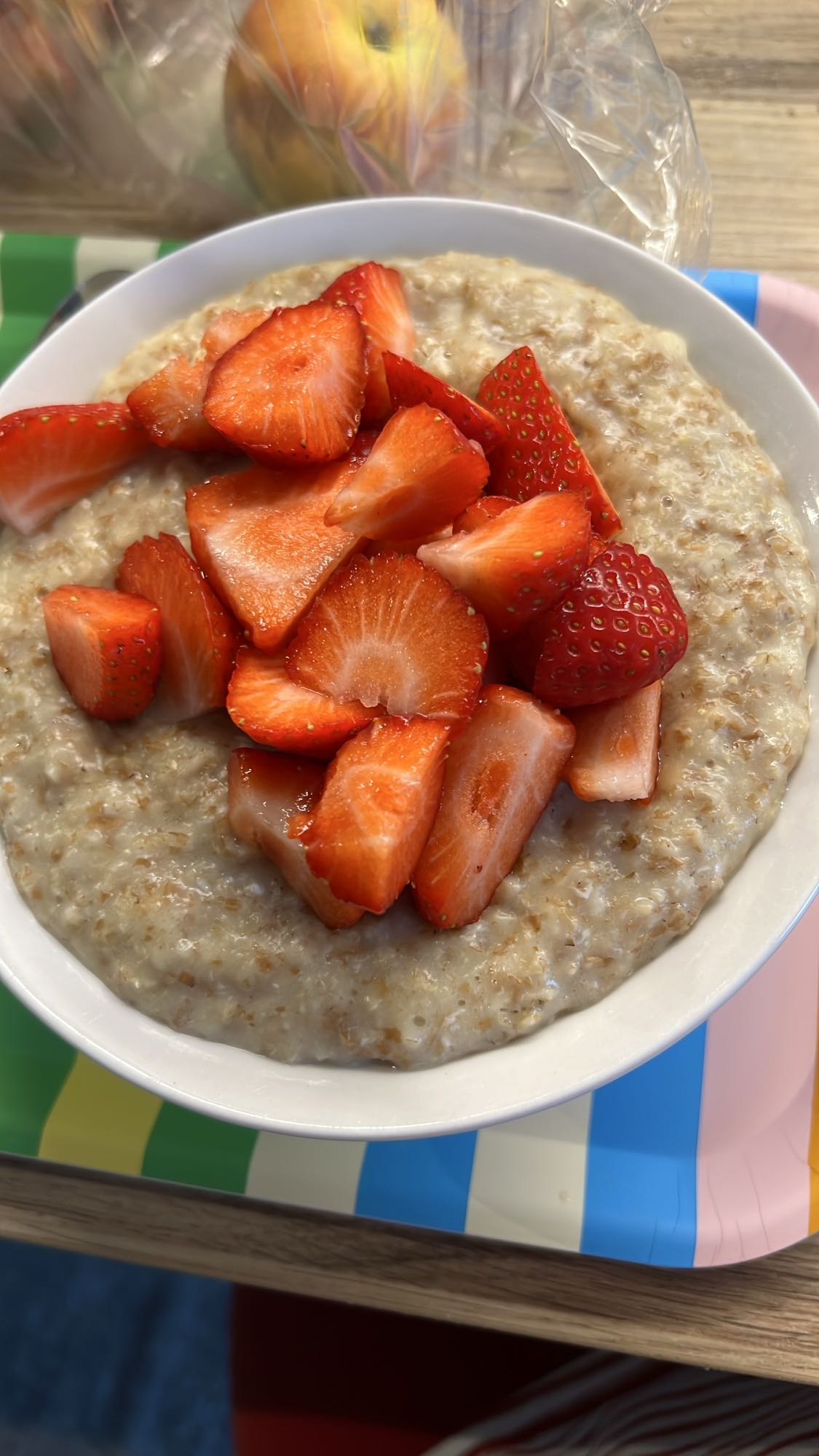 Havregrynsgröt med jordgubbar