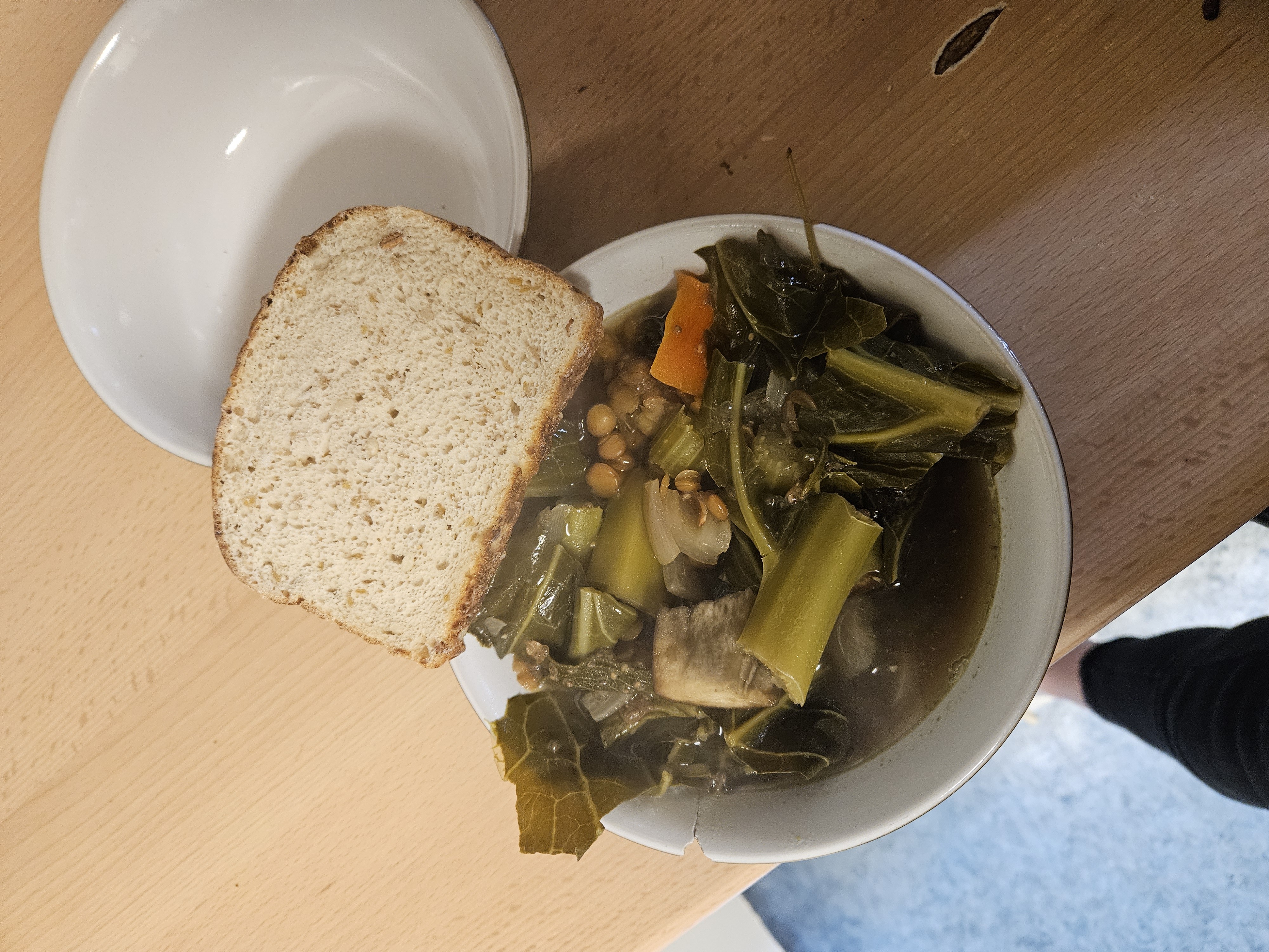 Vegetable soup with bread