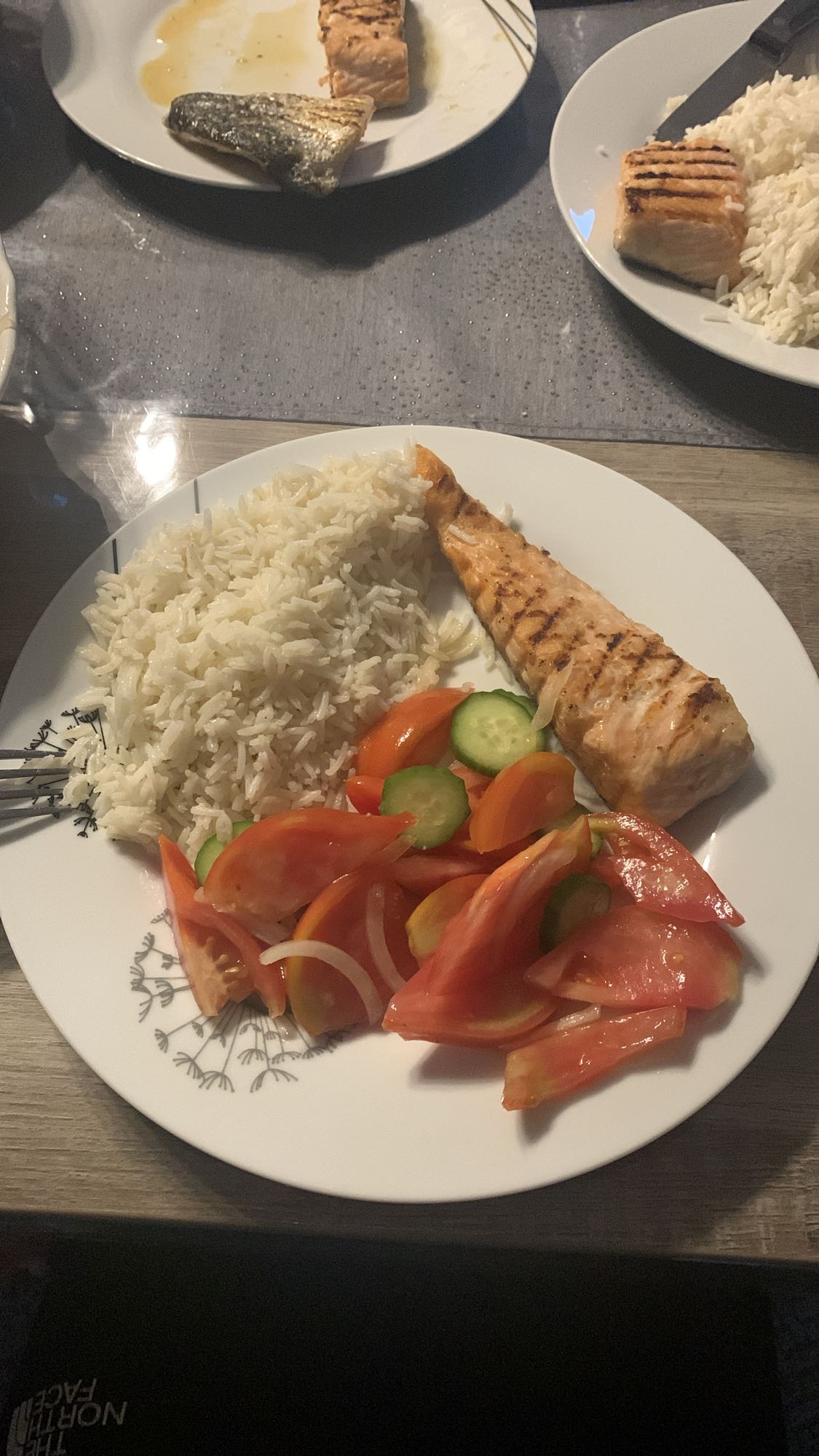 Saumon riz et salade