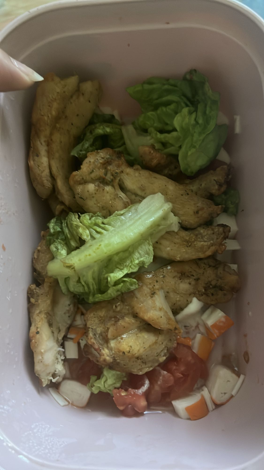 Ensalada con pollo y surimi