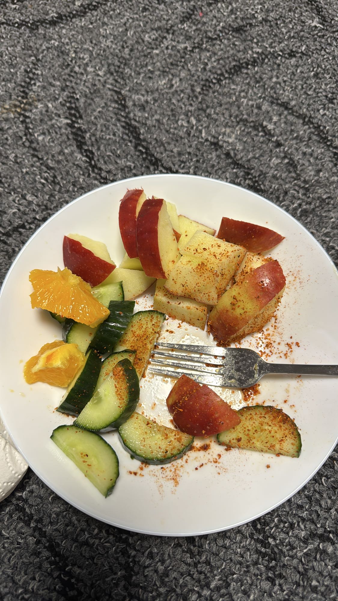 Frutas y pepino con chile