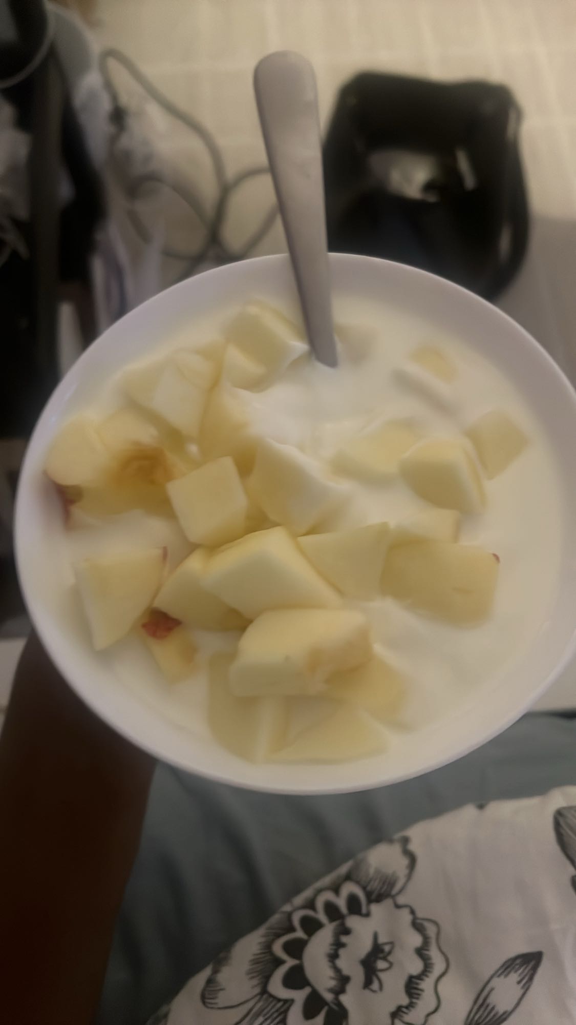 Yoghurt med äppelbitar