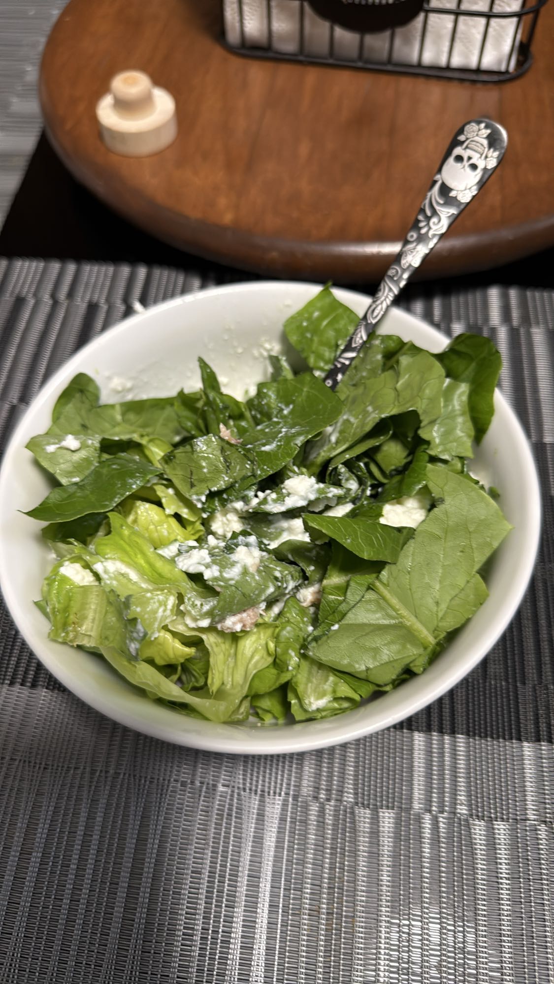 Ensalada verde con atún y requesón