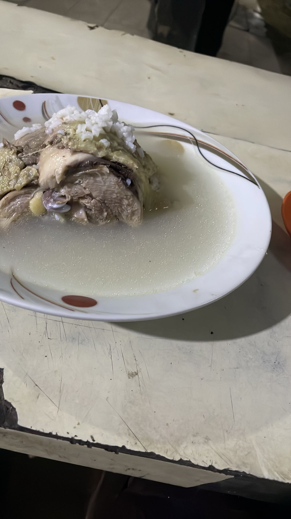 Pollo con arroz y caldo