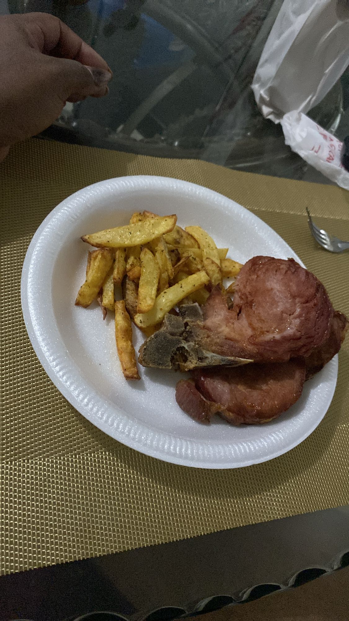 Chuleta con papas fritas