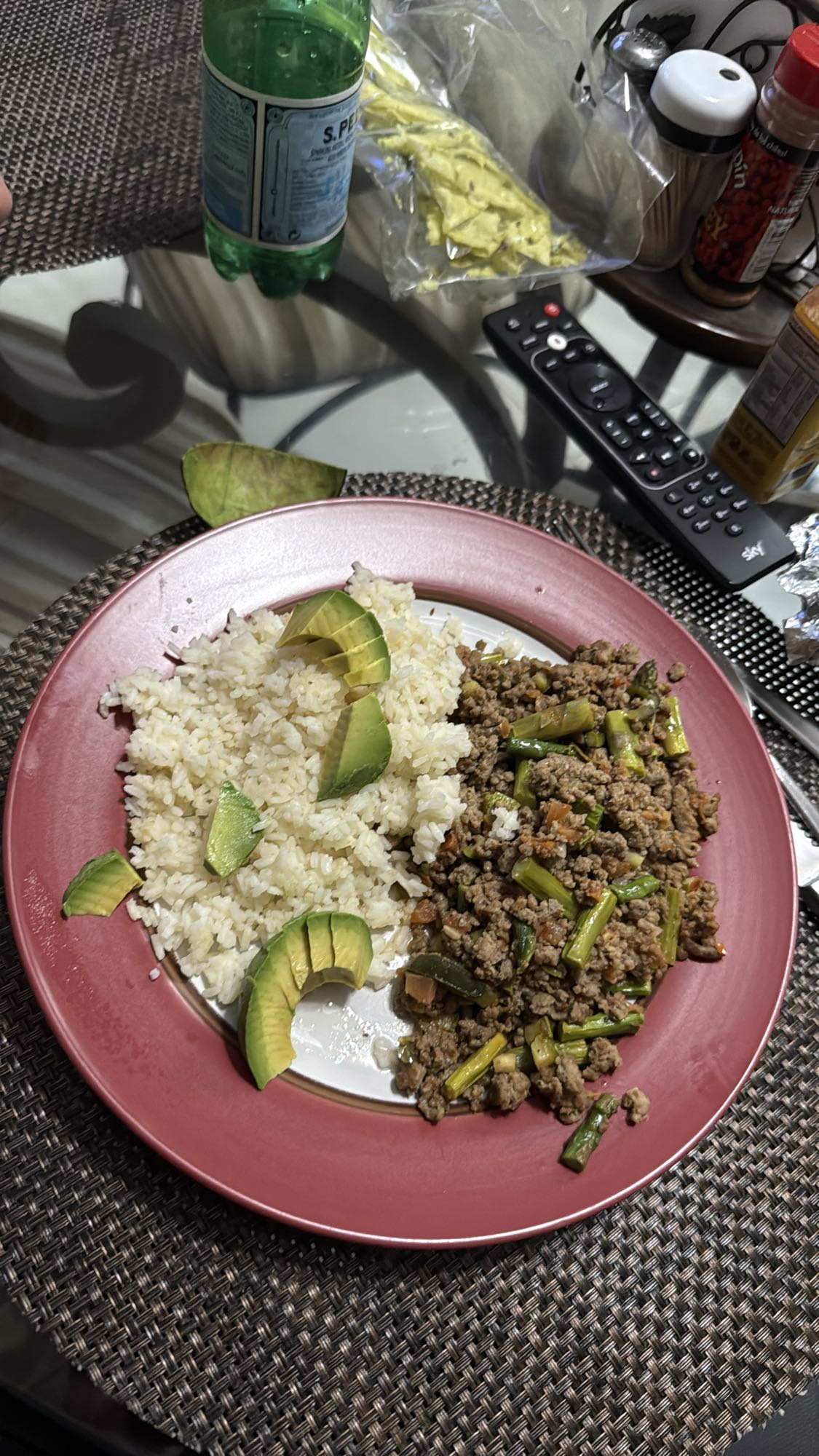 Carne molida con vegetales y arroz