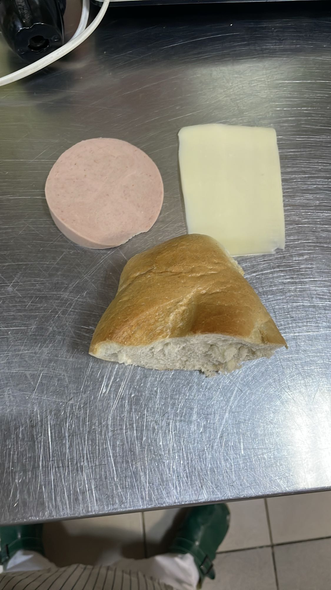 Sandviș cu șuncă și cașcaval