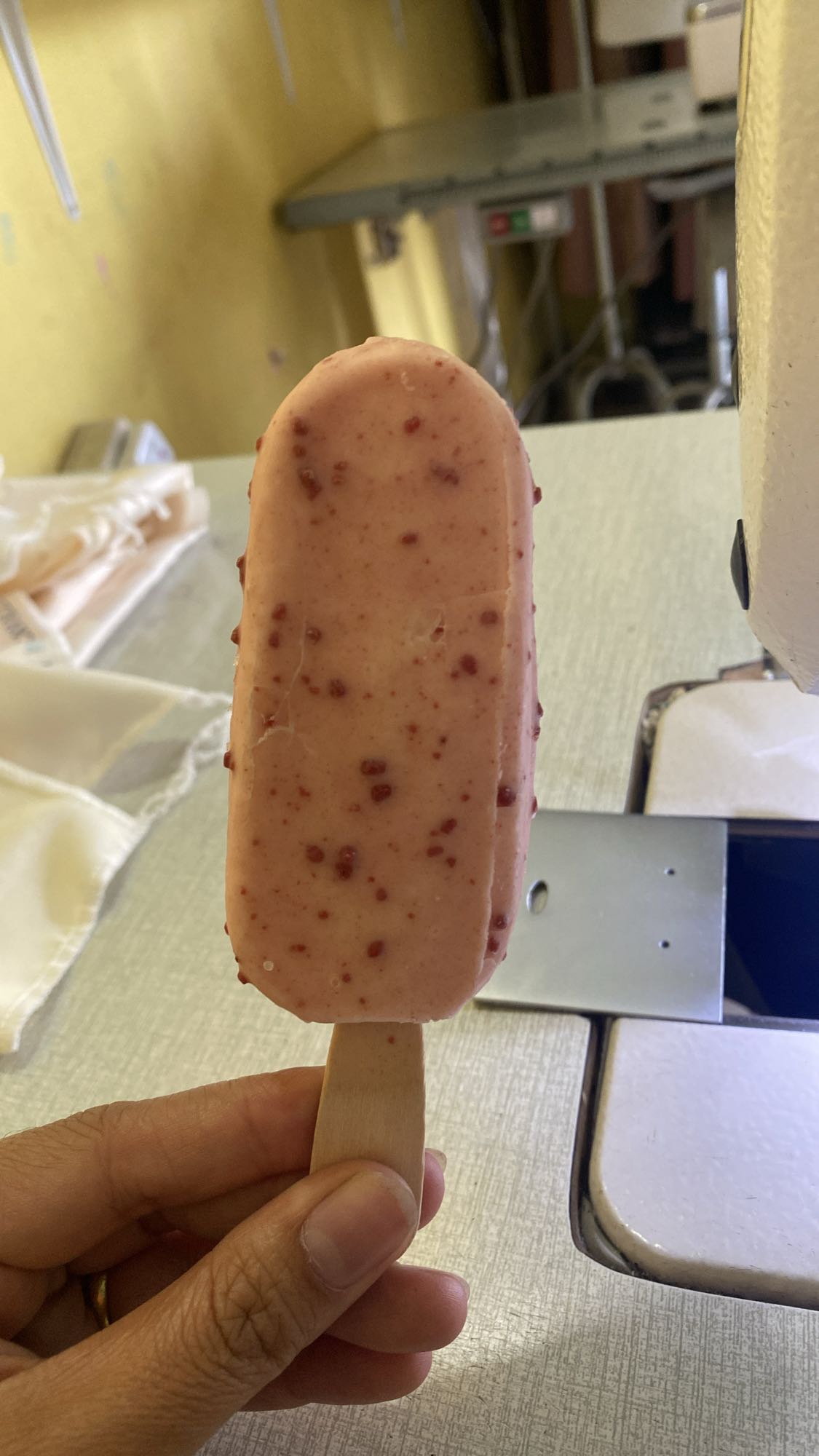 Es krim stroberi stik