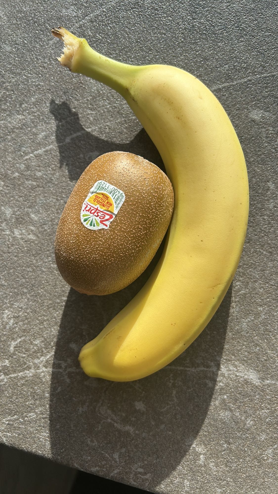 Banana y kiwi dorado