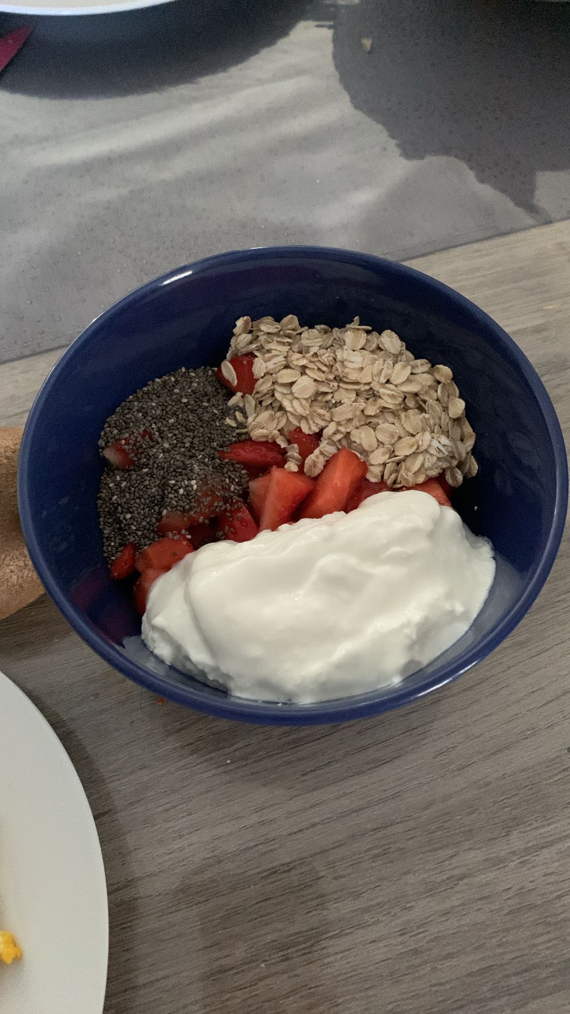 Bol yaourt, fraises, avoine