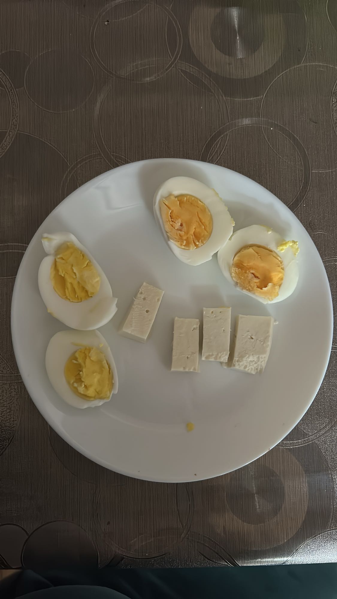 Ouă fierte și tofu