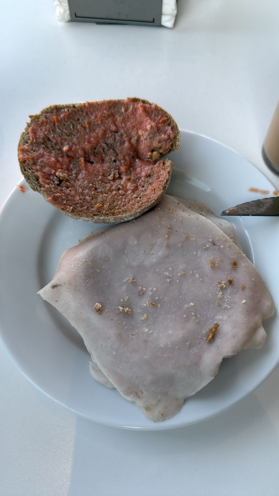 Pan con jamón cocido