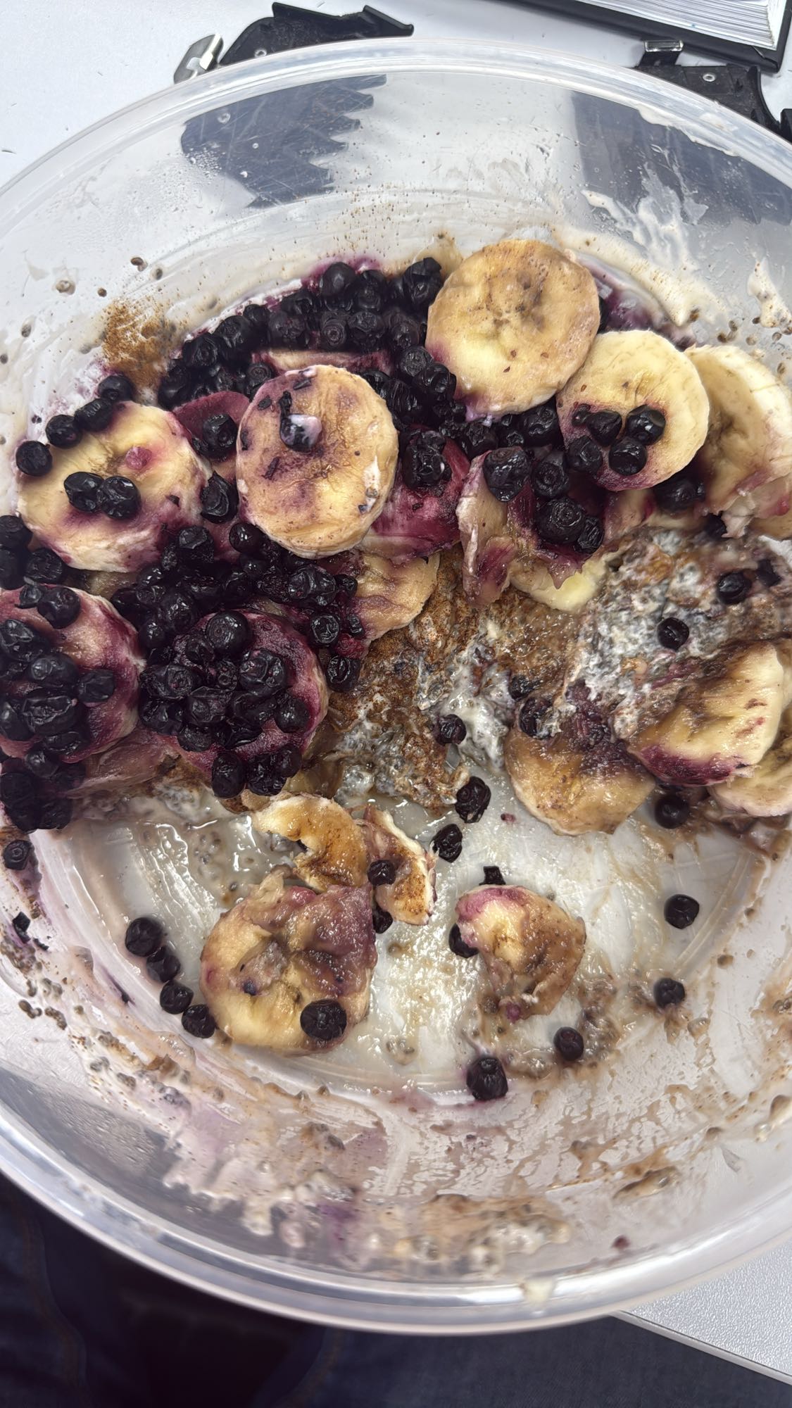 Mic dejun cu chia și fructe