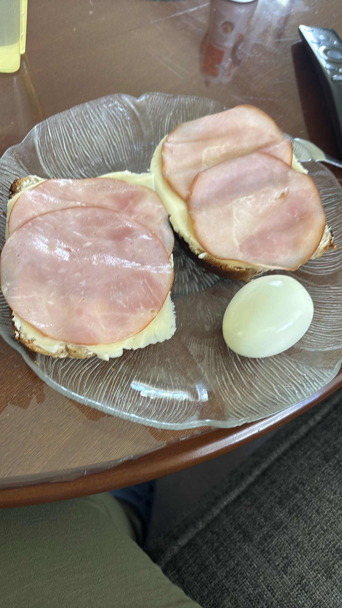 Skinkmackor med ägg