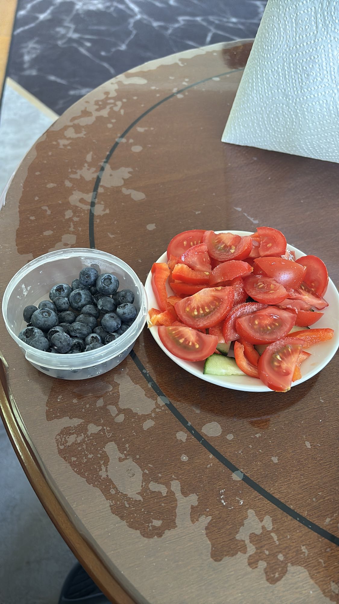 Bär och grönsakstallrik