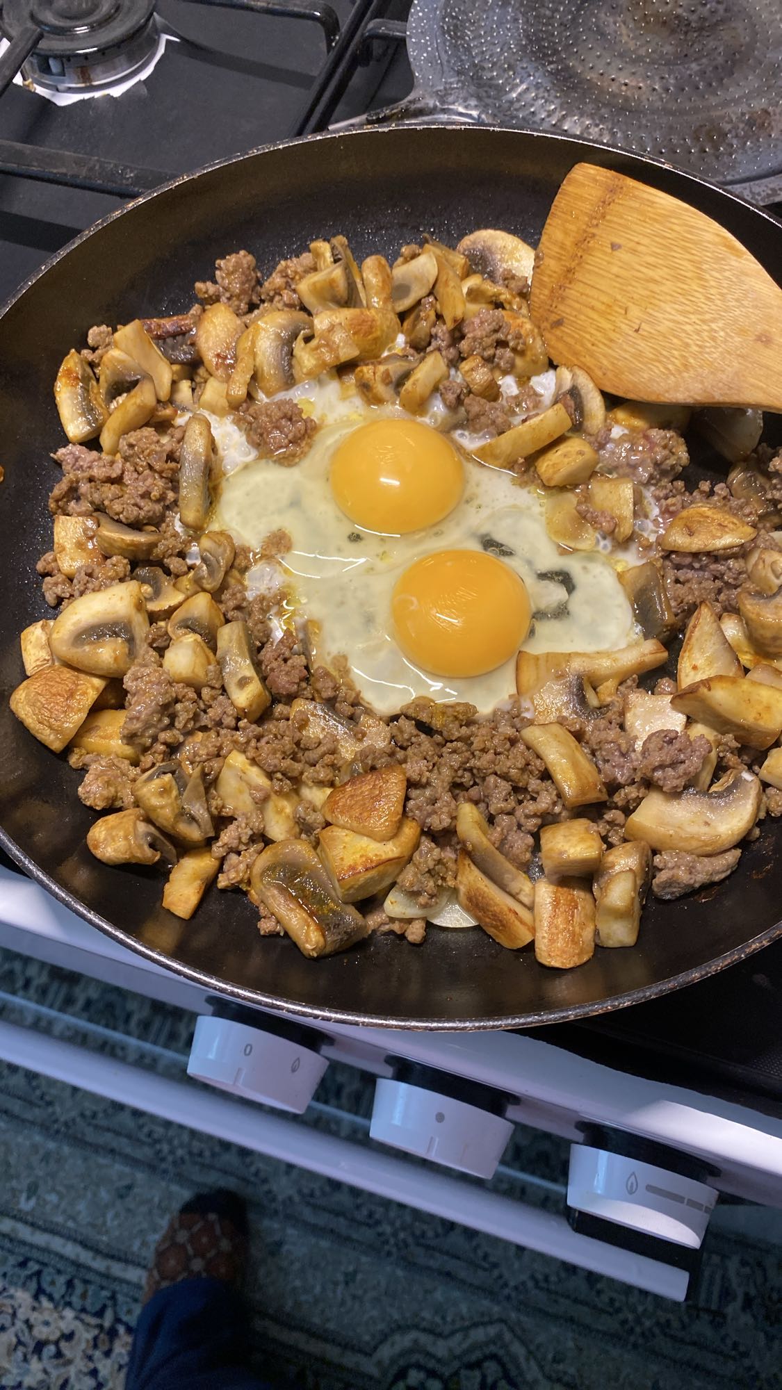 Ägg med kött och svamp