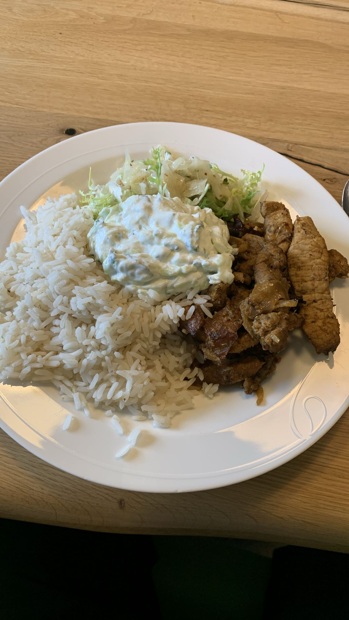 Reis mit Fleisch & Tzatziki