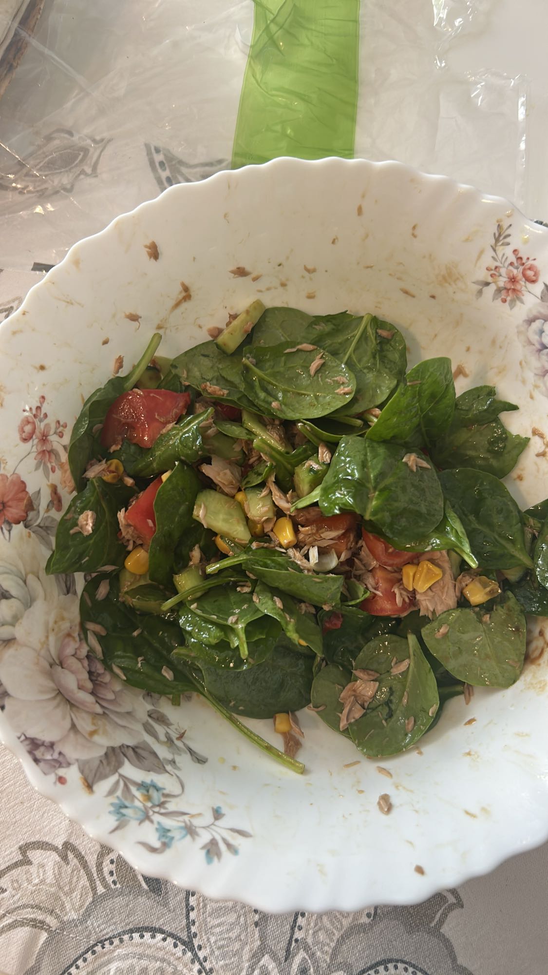 Salată cu ton și spanac