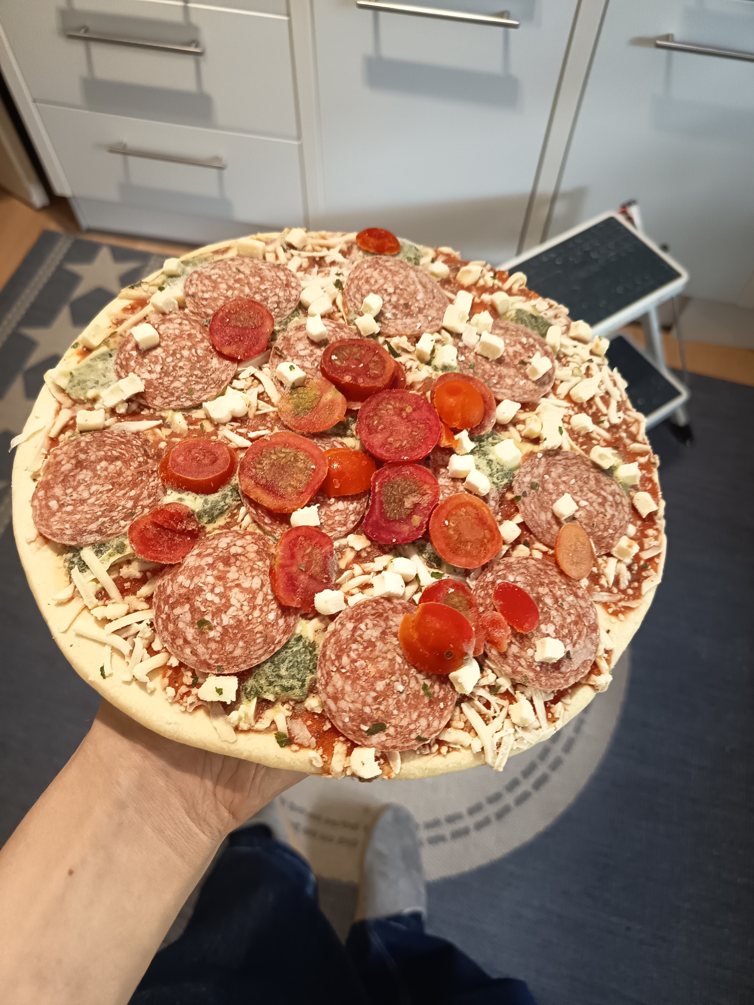 Salami Tomaten Pizza