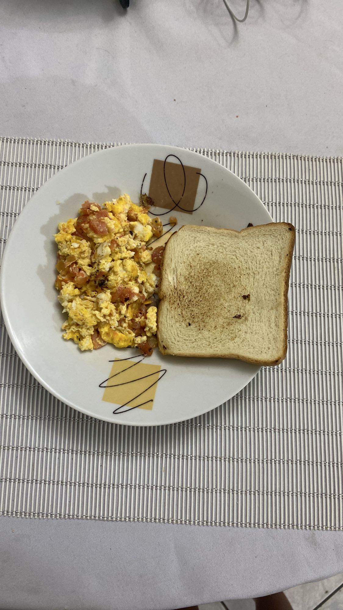 Huevos revueltos con pan