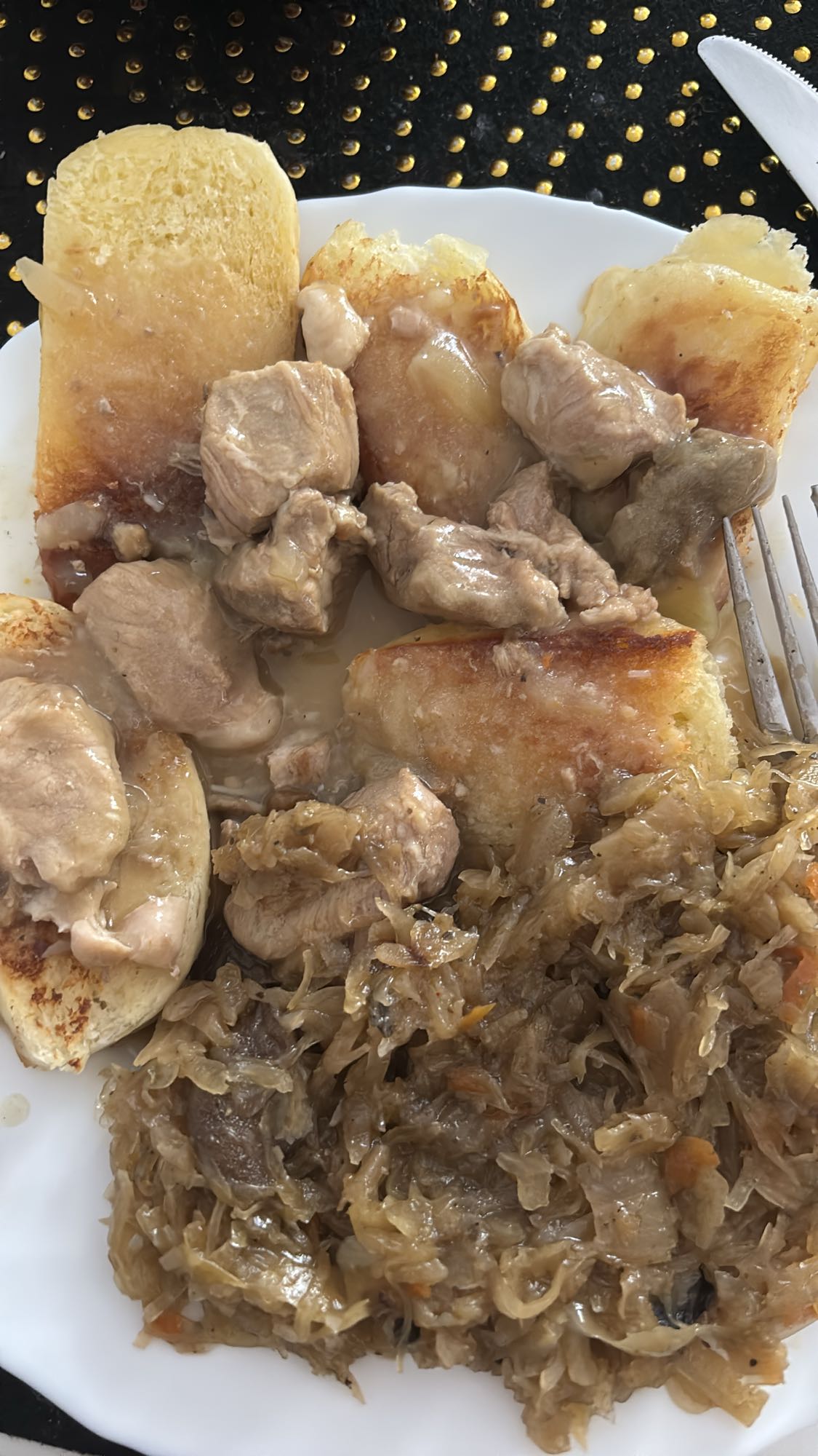 Kluski z mięsem i kapustą