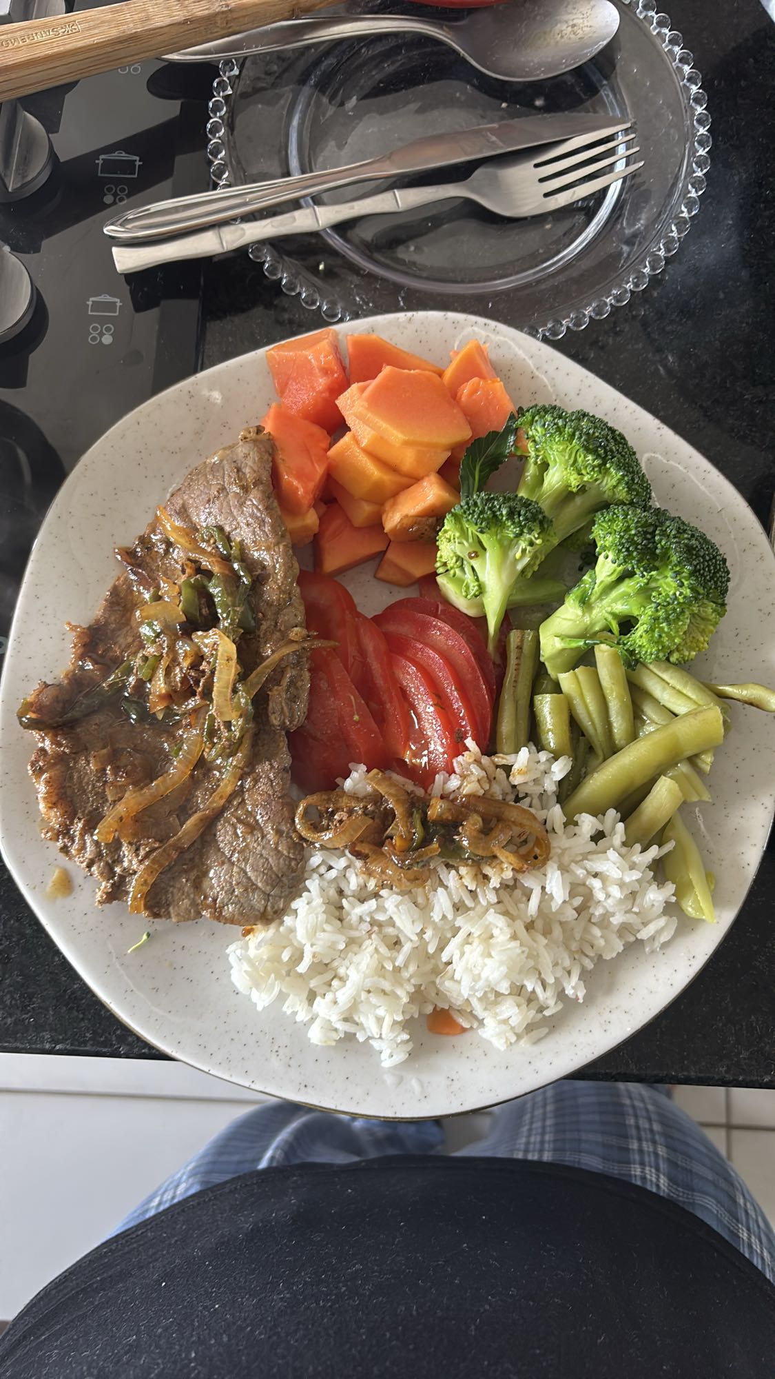 Prato com carne e legumes