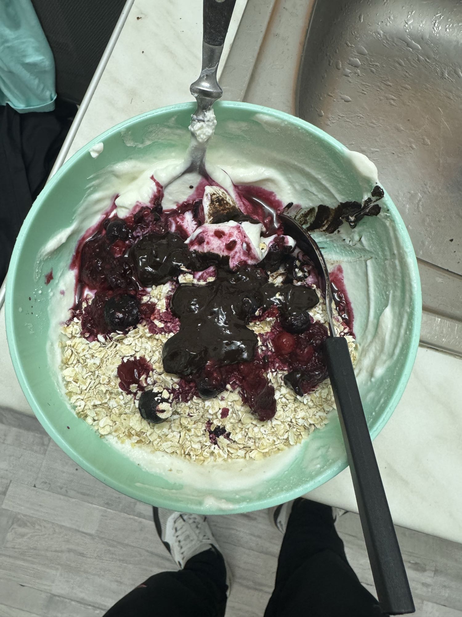 Speisequark mit Haferflocken & Beeren